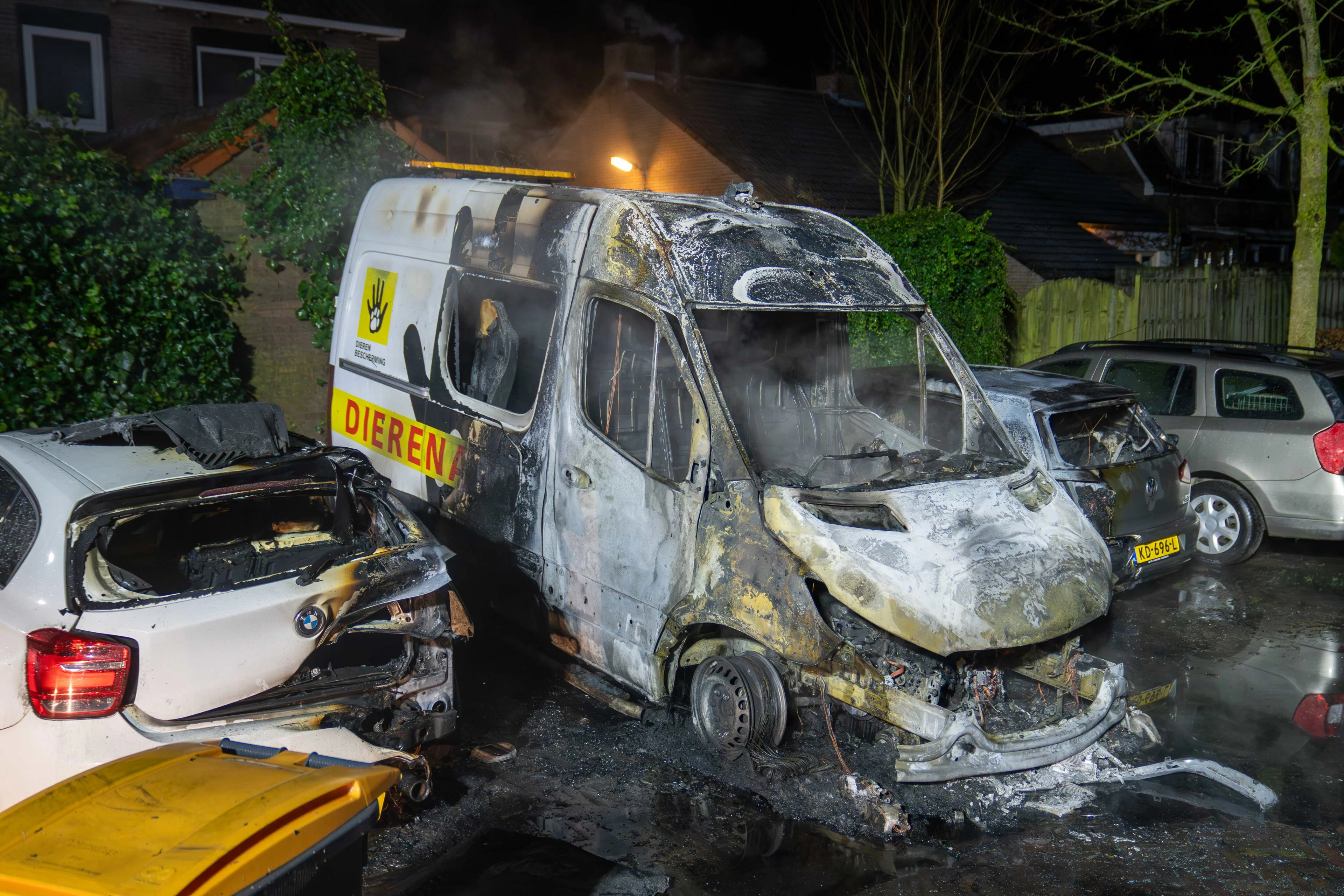 Inzameling afgebrande dierenambulance groot succes: al ruim 17.000 euro opgehaald