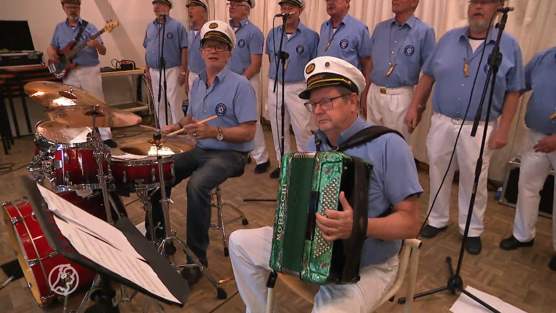  Zeemanskoor De Raddraaiers lanceert protestlied om visserijsector te steunen 