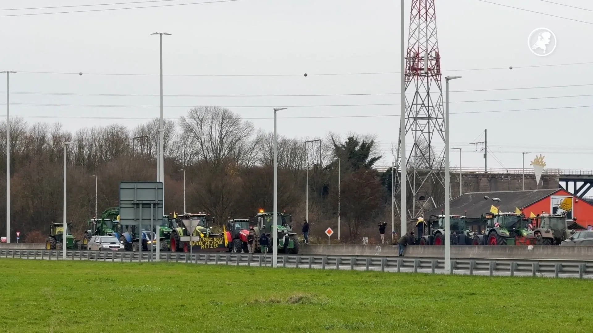 Grensovergang A2 bij Maastricht gesloten door boerenprotest in België