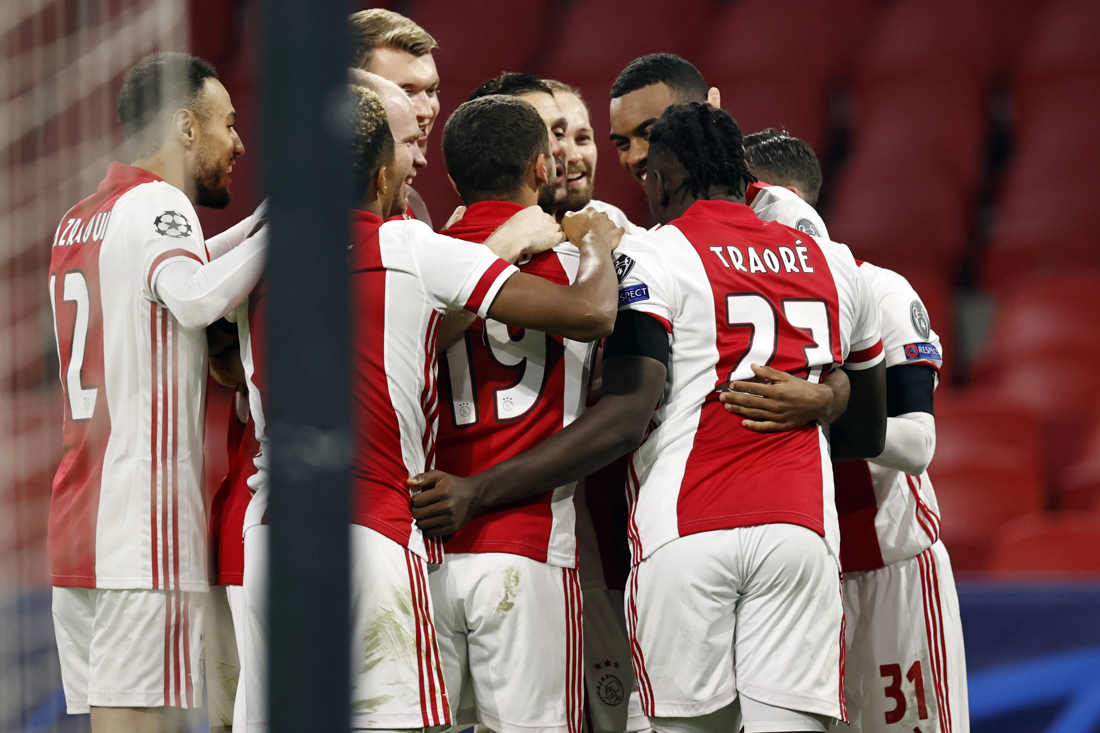 Ajax is bezoekende FC Midtjylland weer de baas en blijft actief in Europa: 3-1