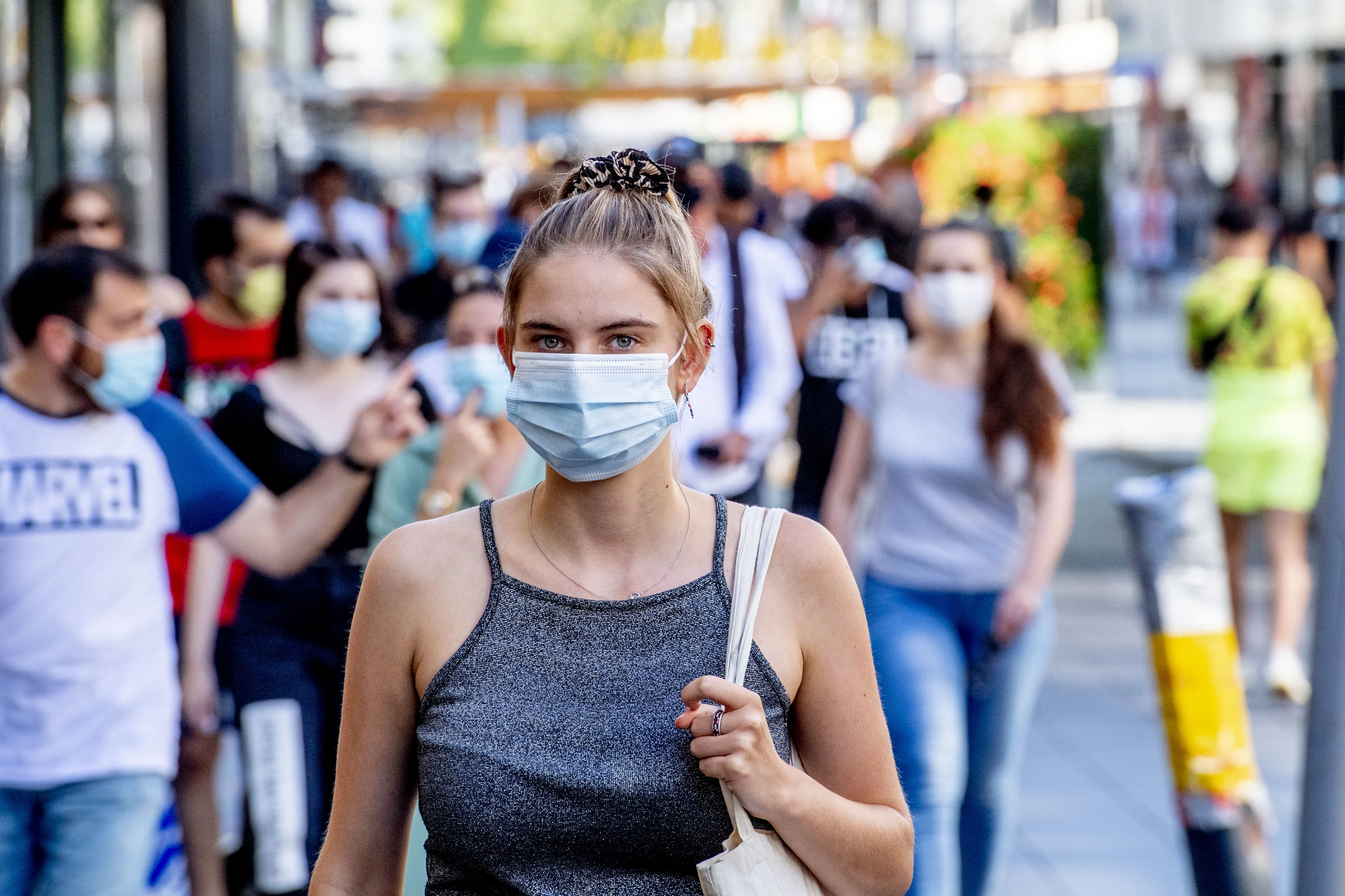 Blijft mondkapjesplicht in Amsterdam en Rotterdam bestaan?