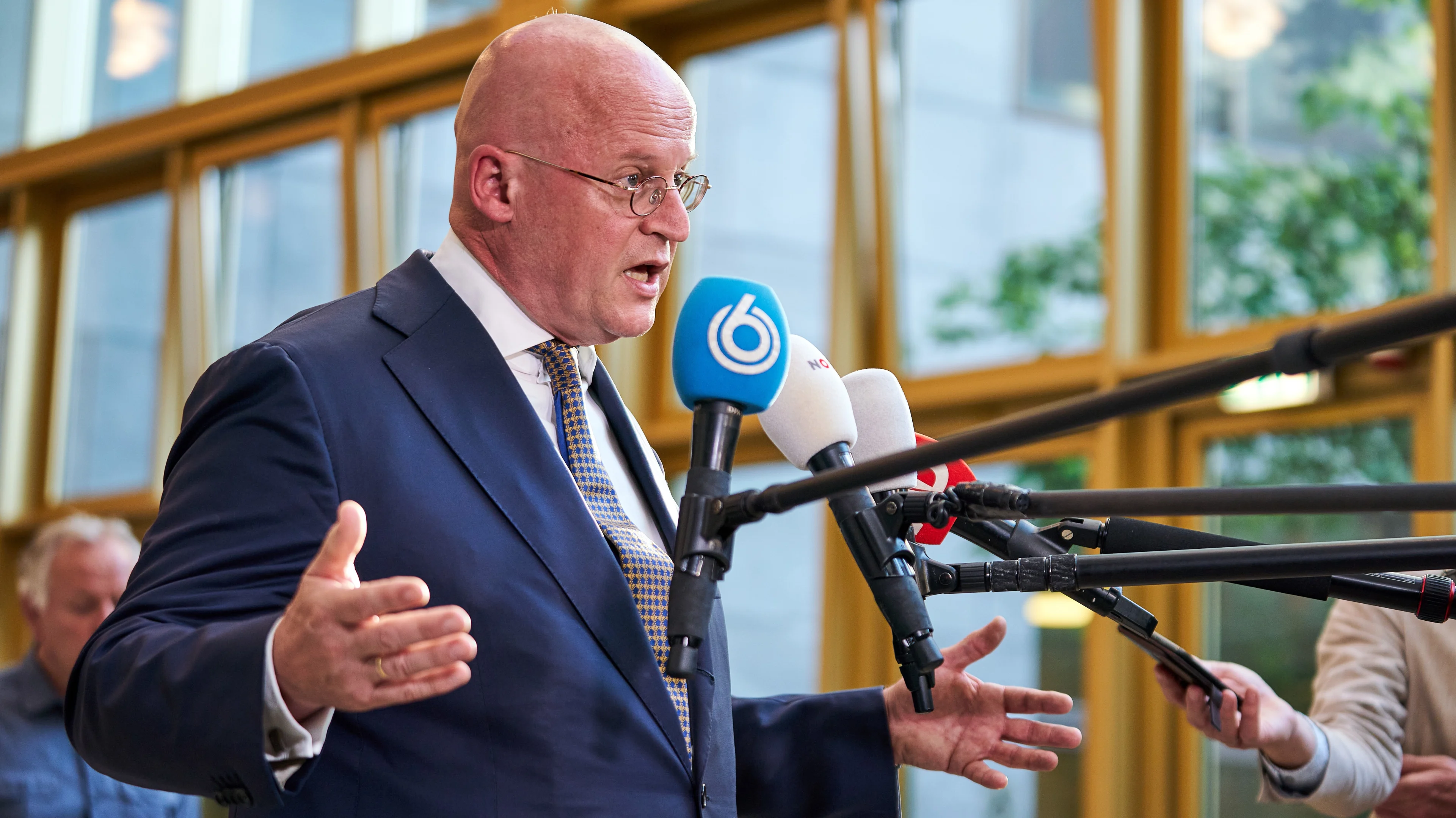 Strengere sekswet zorgt voor stortvloed aan kaartjes bij ministerie