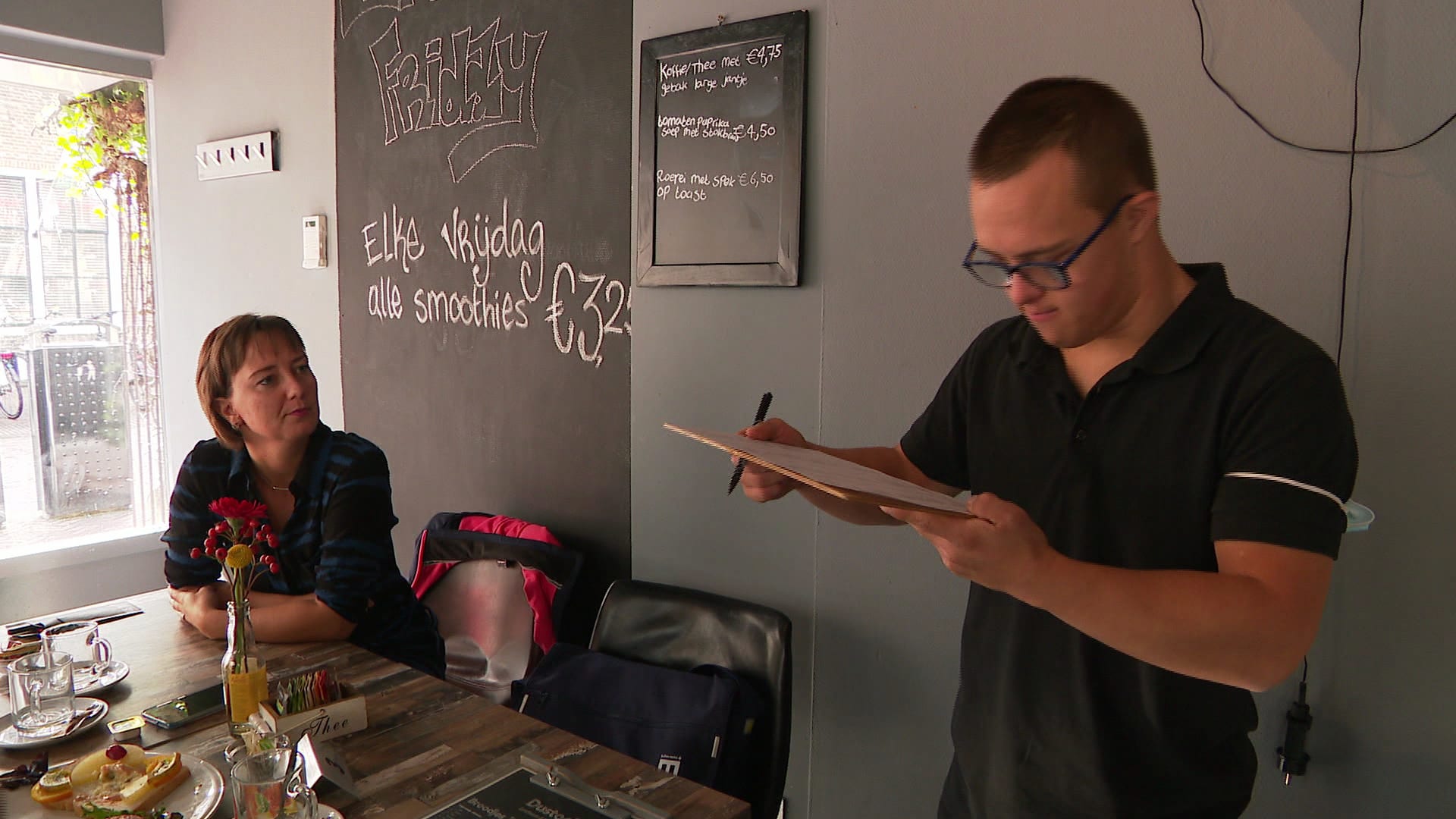 Lunchroom DusToch! maakt doorstart, cliënten mogen tóch blijven bij hun dagbesteding: 'Dolgelukkig!'