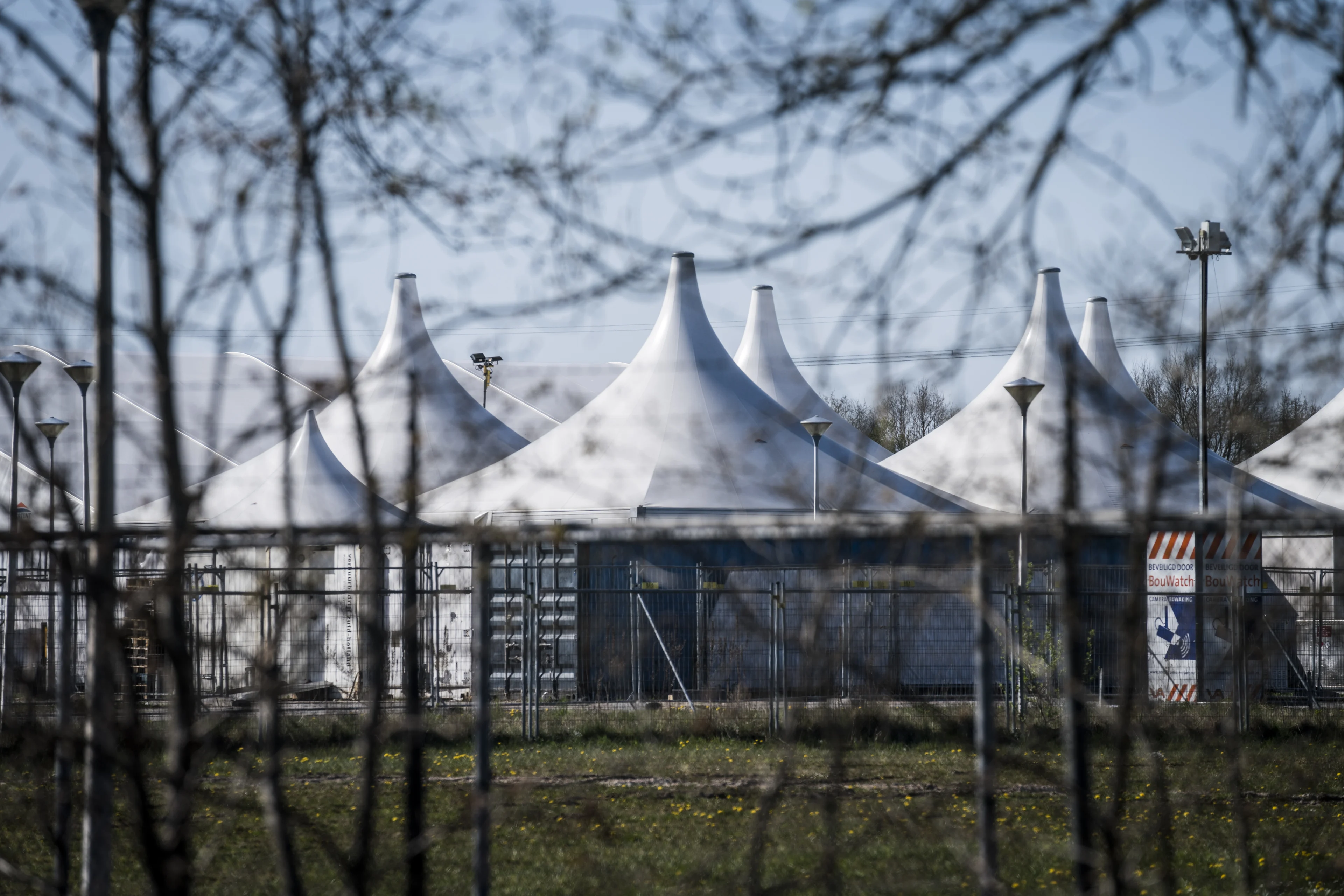 Rode Kruis plaatst tenten als crisisnoodopvang Ter Apel: 'Een absoluut dieptepunt'