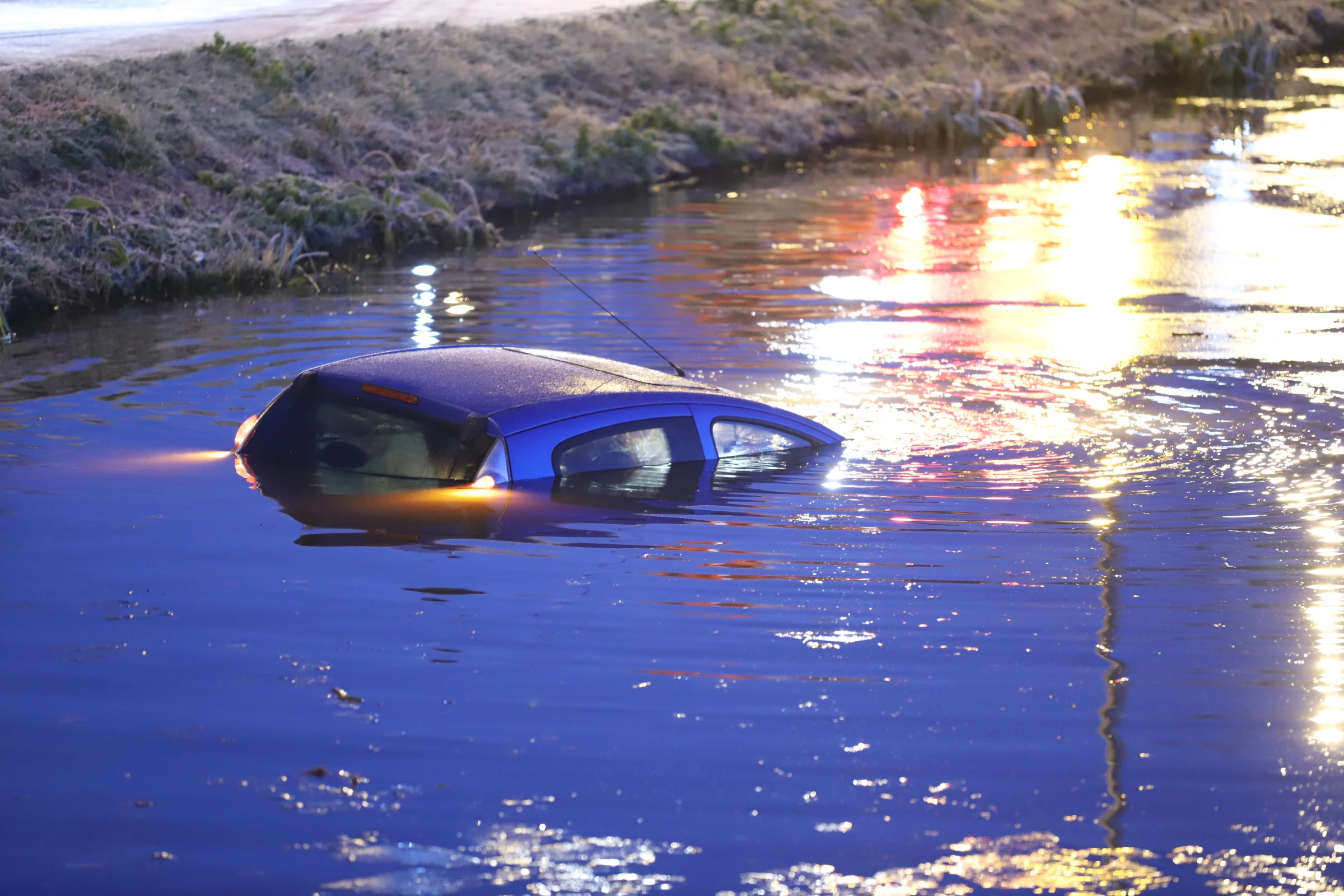 Meerdere ongelukken door gladheid, code geel in vrijwel het hele land