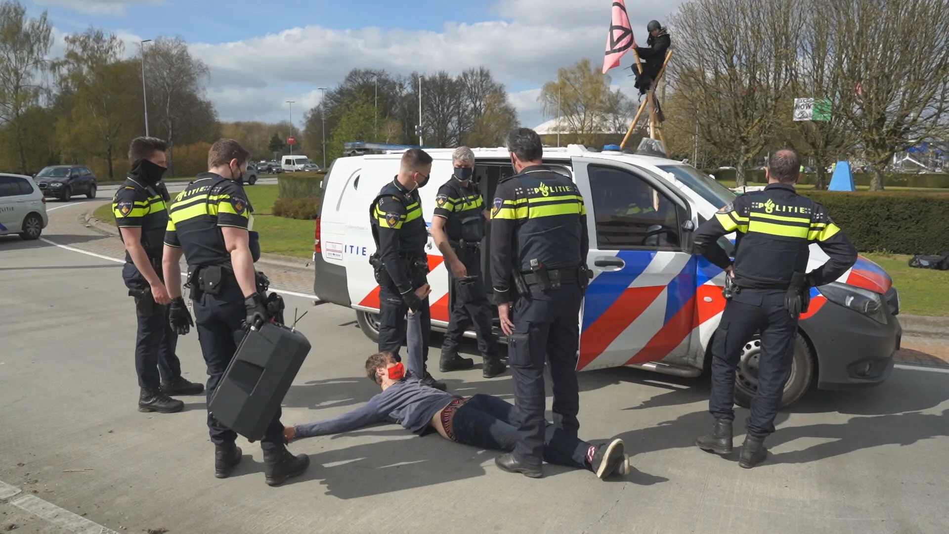 Twintig actievoerders Extinction Rebellion aangehouden in Eindhoven