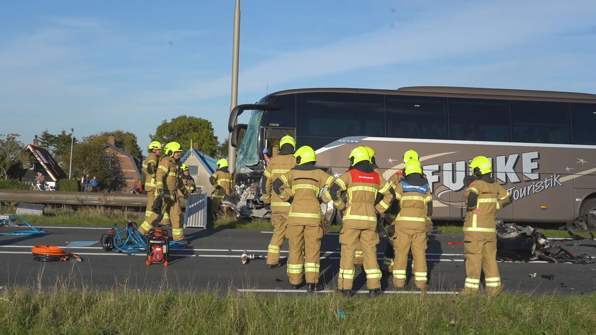 Dode bij ongeluk met Duitse touringcar op N9 bij Bergen