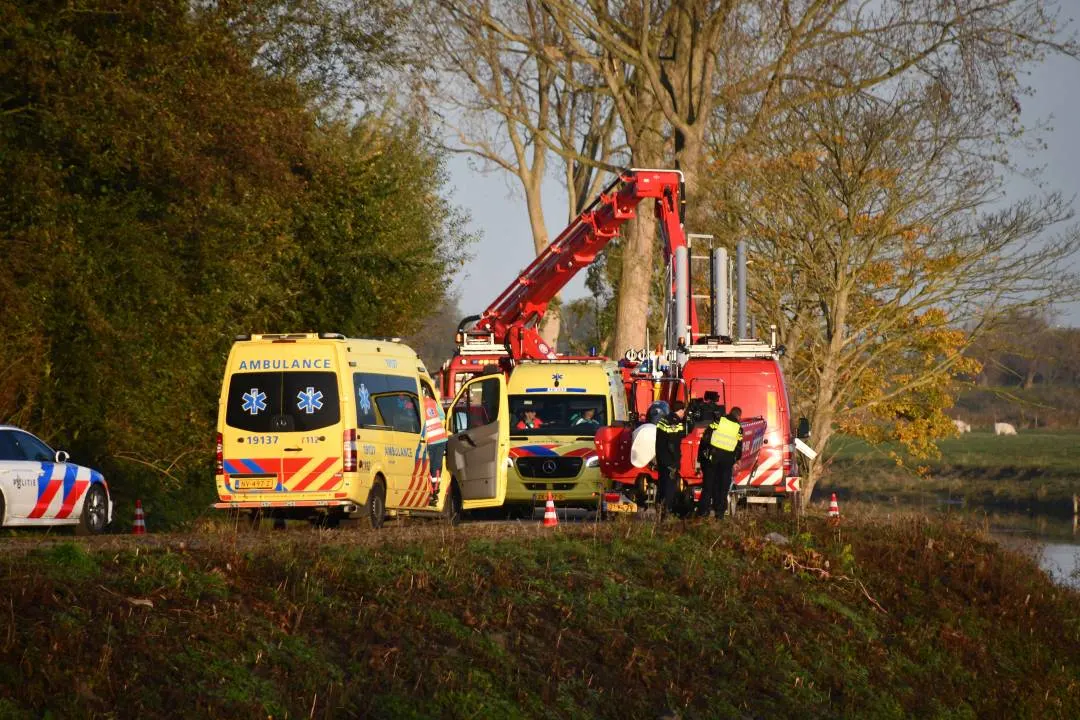 Politie vindt dode man in auto in kanaal in Zeeland