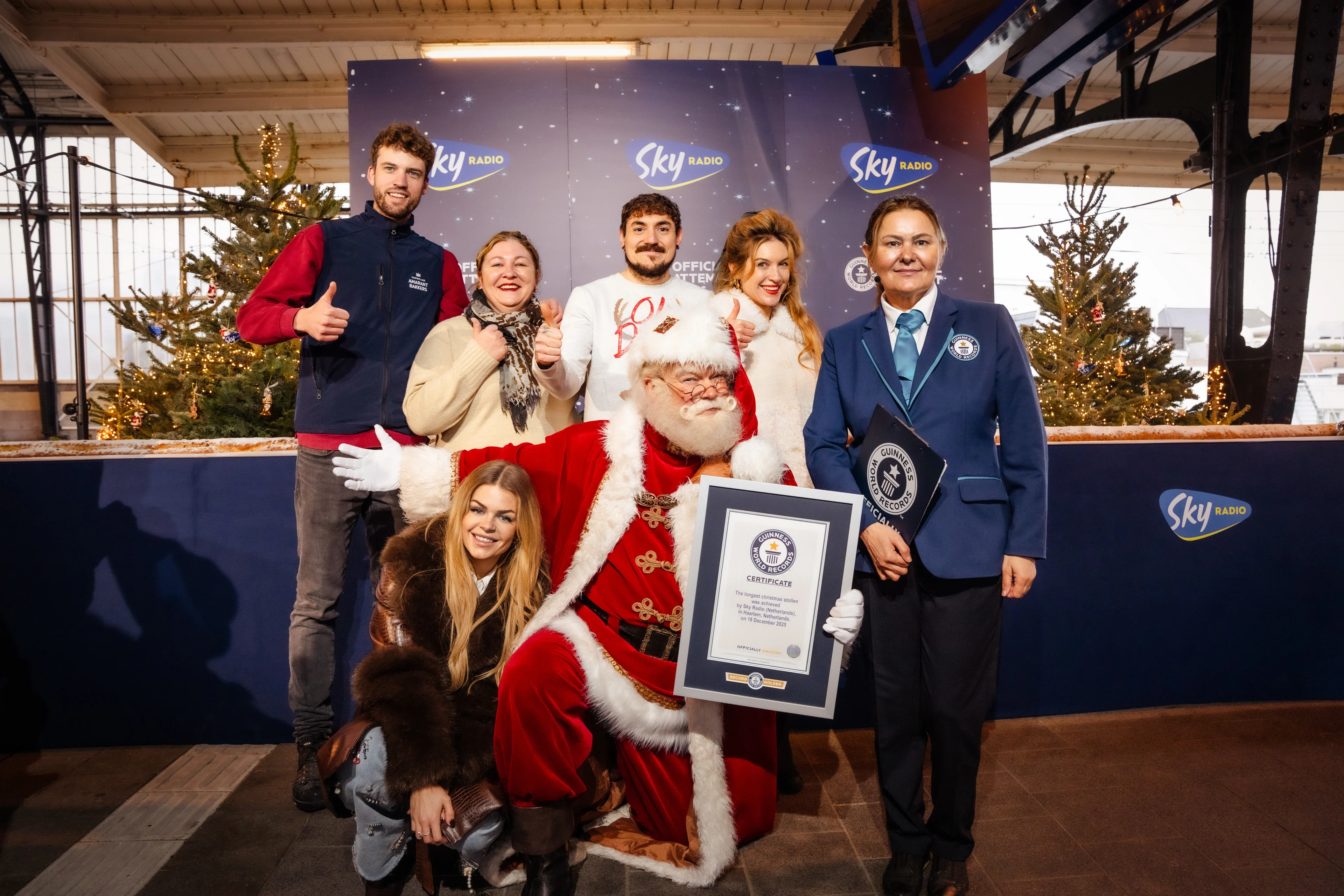 Grootste kerststol ter wereld ligt op station Haarlem: zó lang is-ie