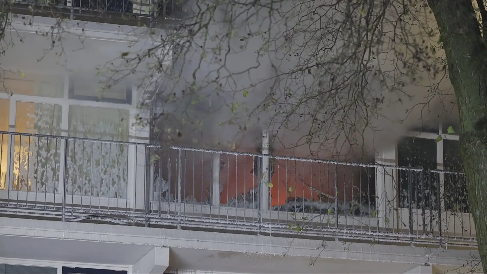 Uitslaande brand zorgt voor flinke schade aan flatwoning Leeuwarden