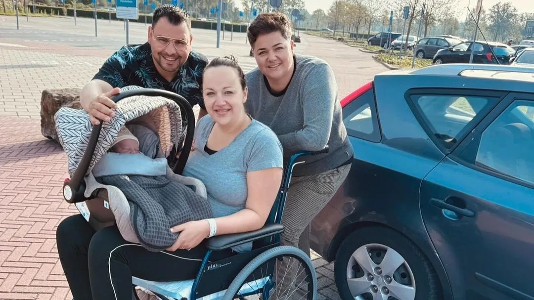 Zoontje Jayro kan echt niet wachten: moeder bevalt op bijzondere plek