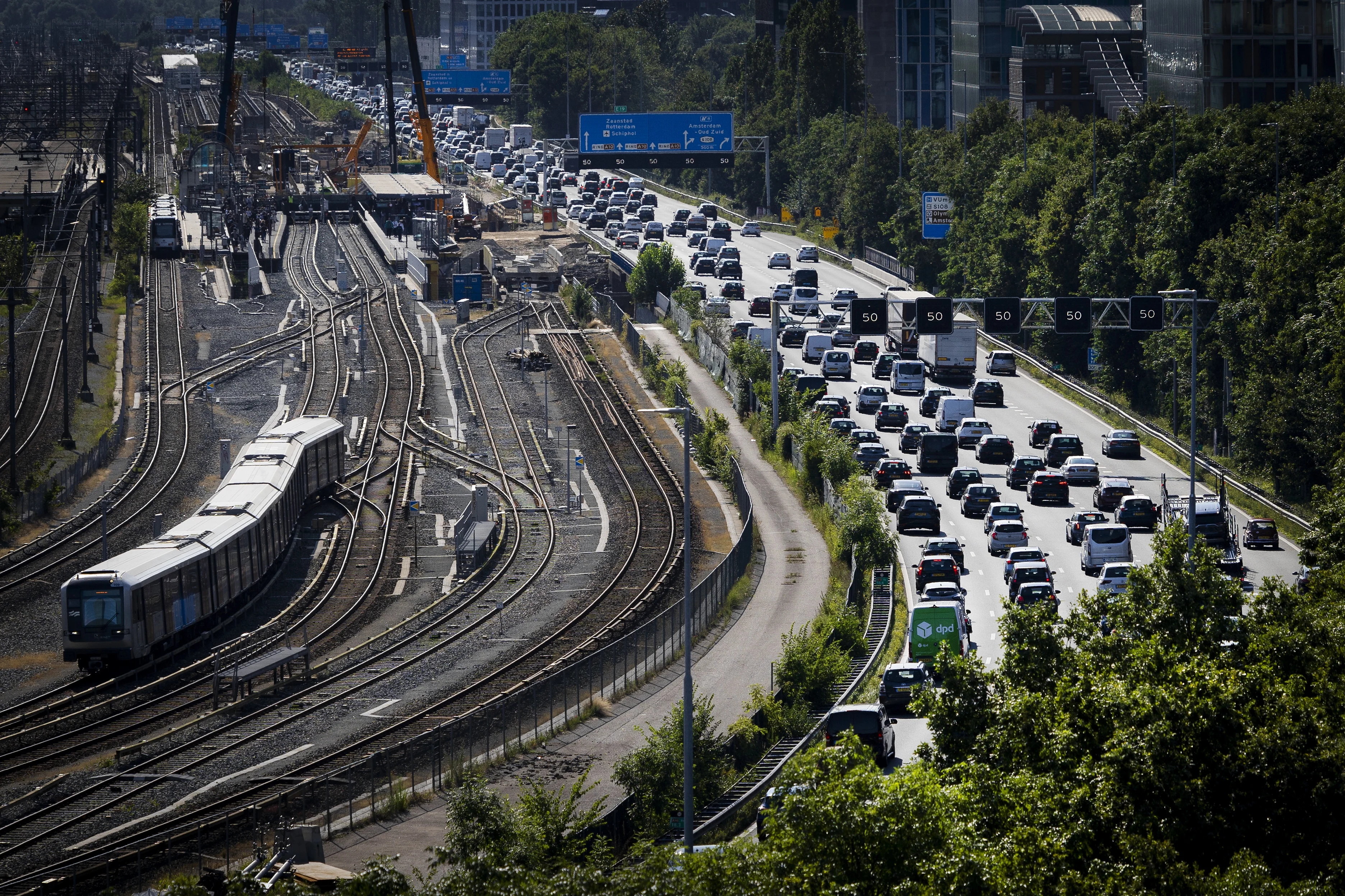 Verkeerschaos rondom Amsterdam in 2025: SAIL, NAVO-top en veel werkzaamheden