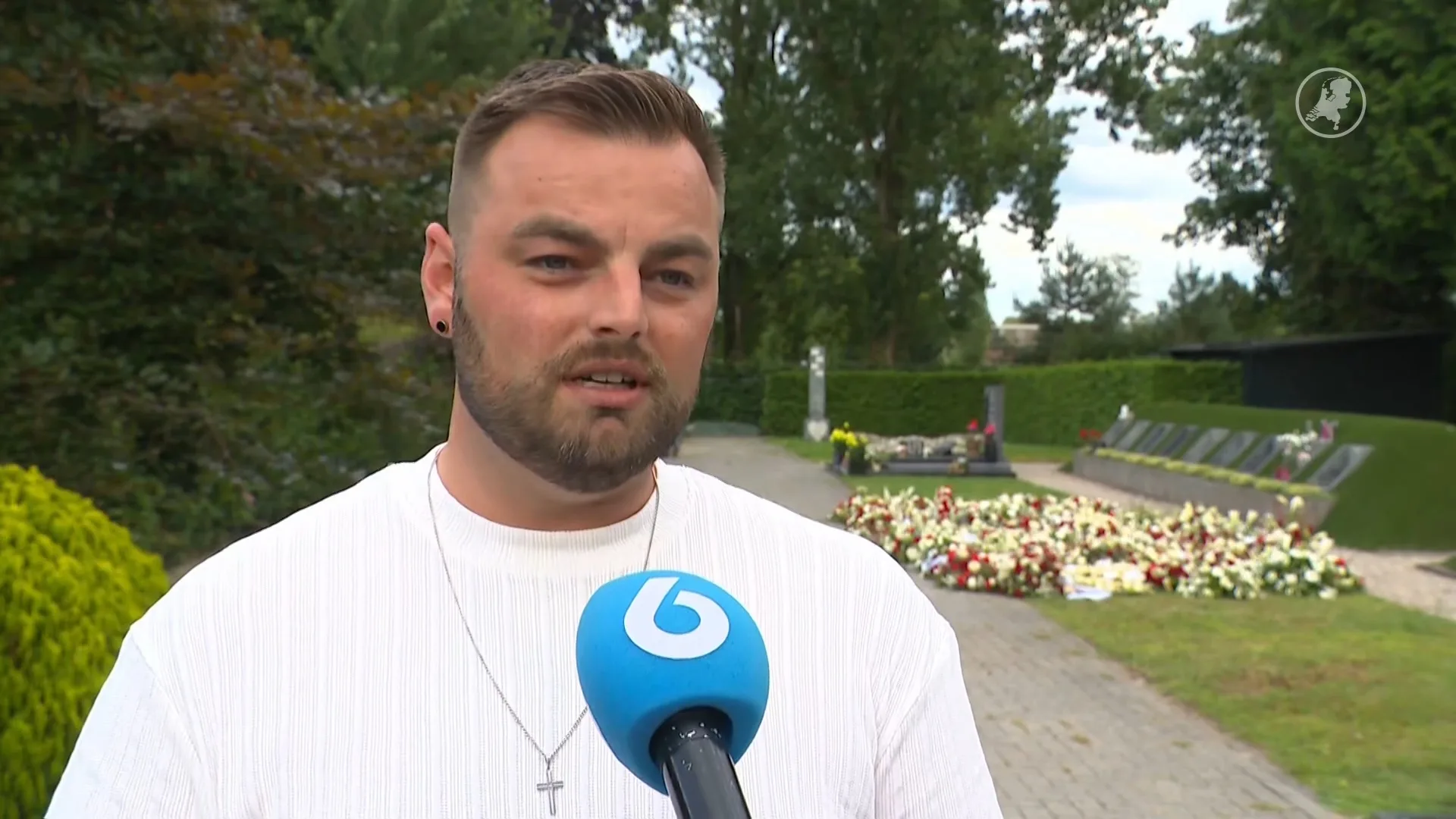 Buurtbewoner filmt grafdiefstal bij net begraven 48-jarige overledene