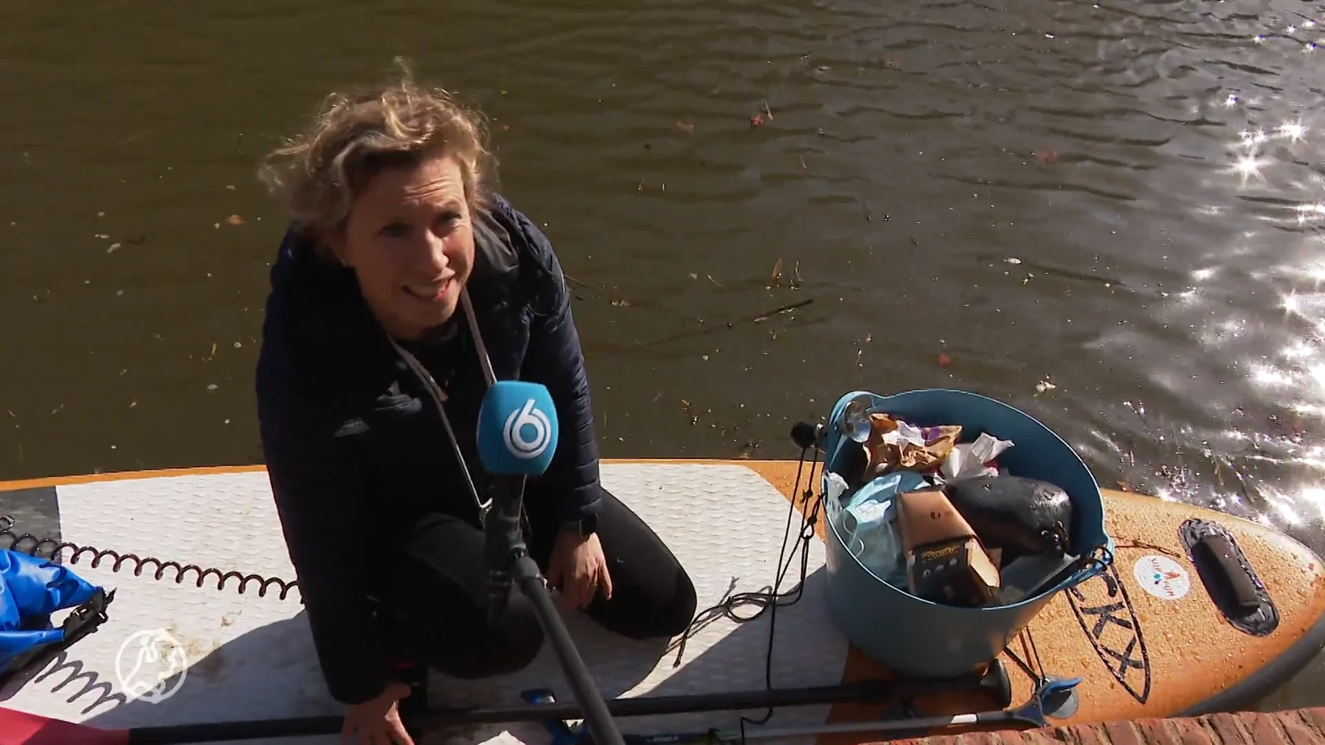 Suppers maken Utrechtse grachten schoon: 'Het is meer afval dan je denkt'