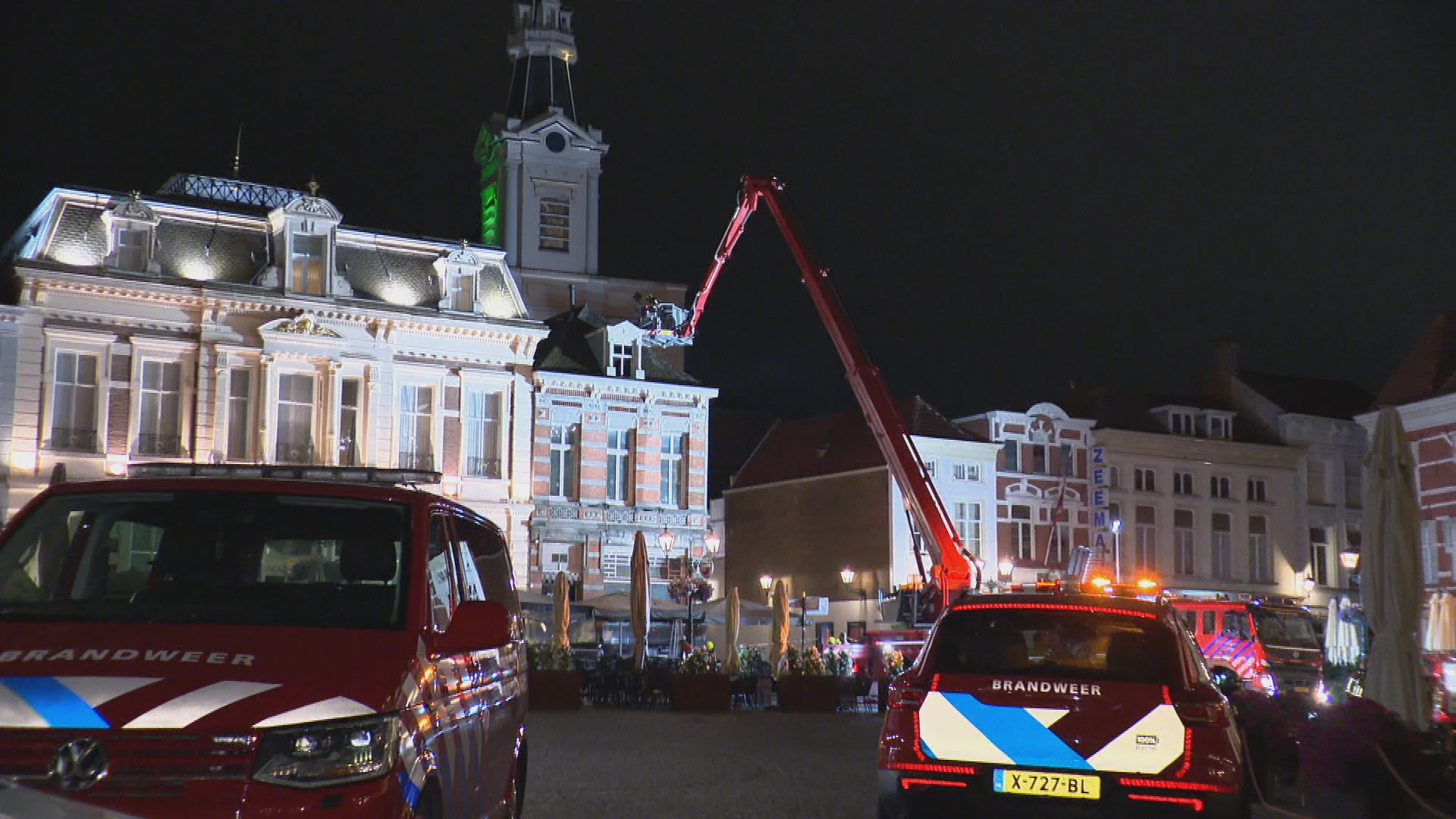 Uitslaande brand in historisch pand in centrum Bergen op Zoom, hotel ontruimd
