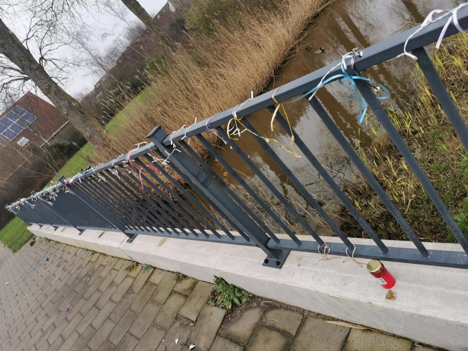 Herdenkingsplek overleden Zohra (17) vernield, vriendinnen ontroostbaar: 'Ze hebben iets van ons afgepakt'