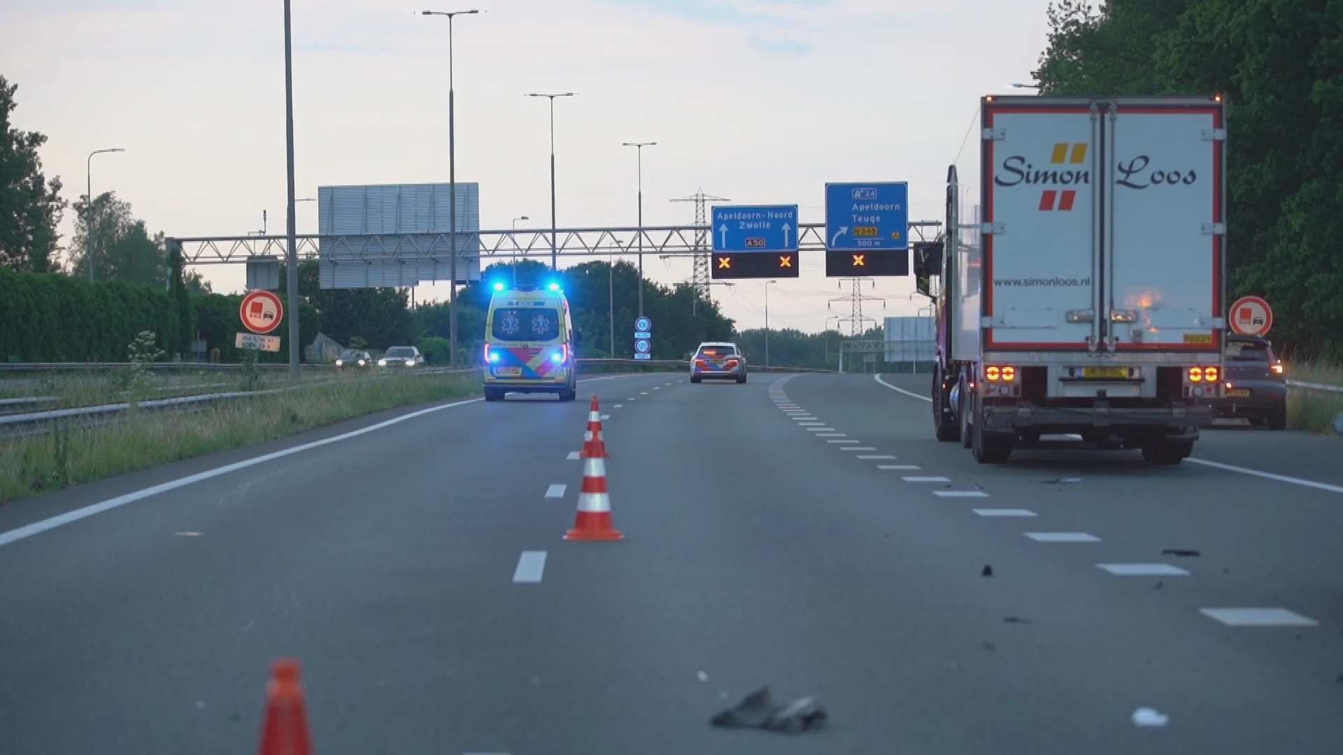 Motorrijder zwaargewond na harde klap op A50 bij Apeldoorn