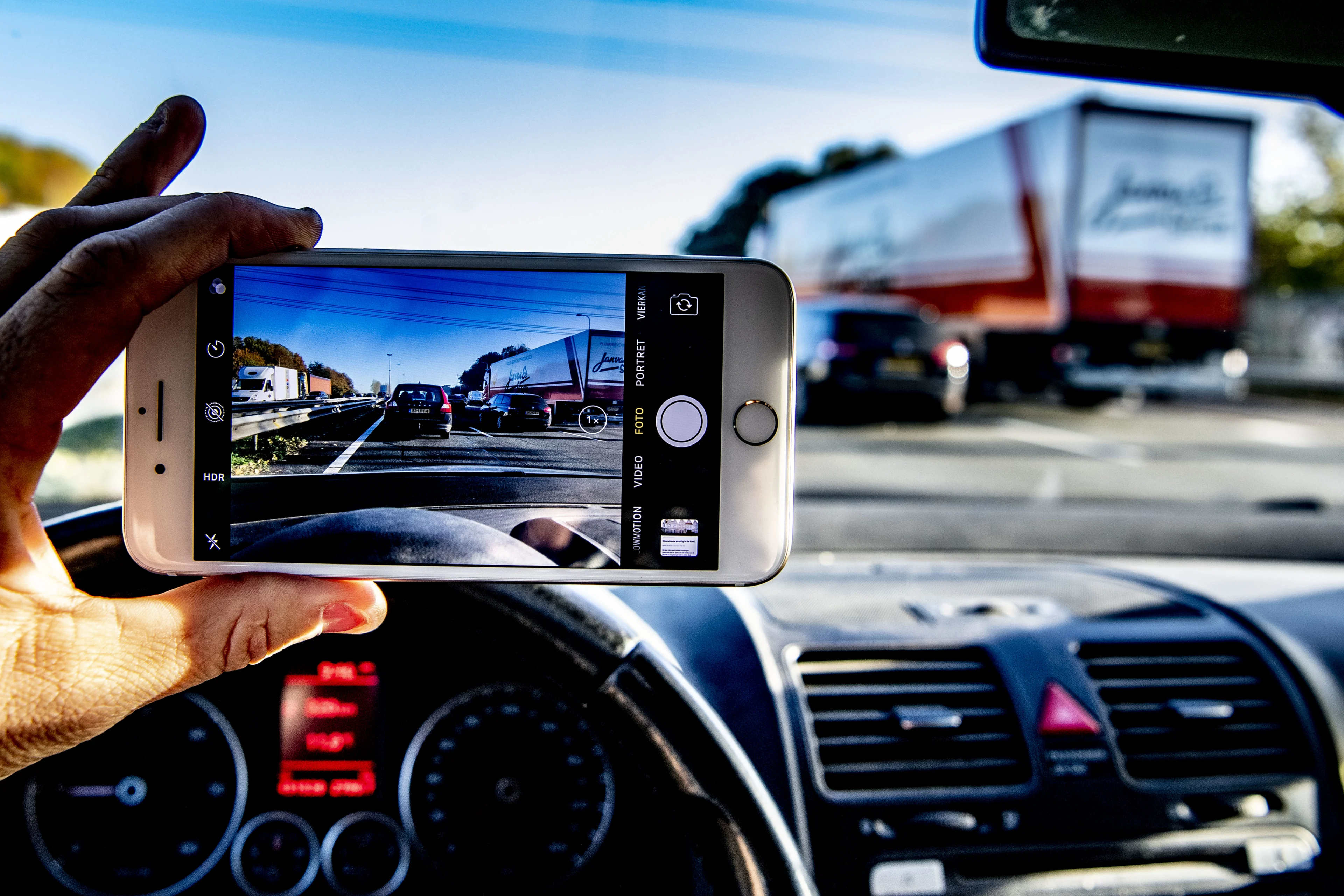 'Beelden online zetten van slachtoffers verkeersongelukken moet strafbaar worden'