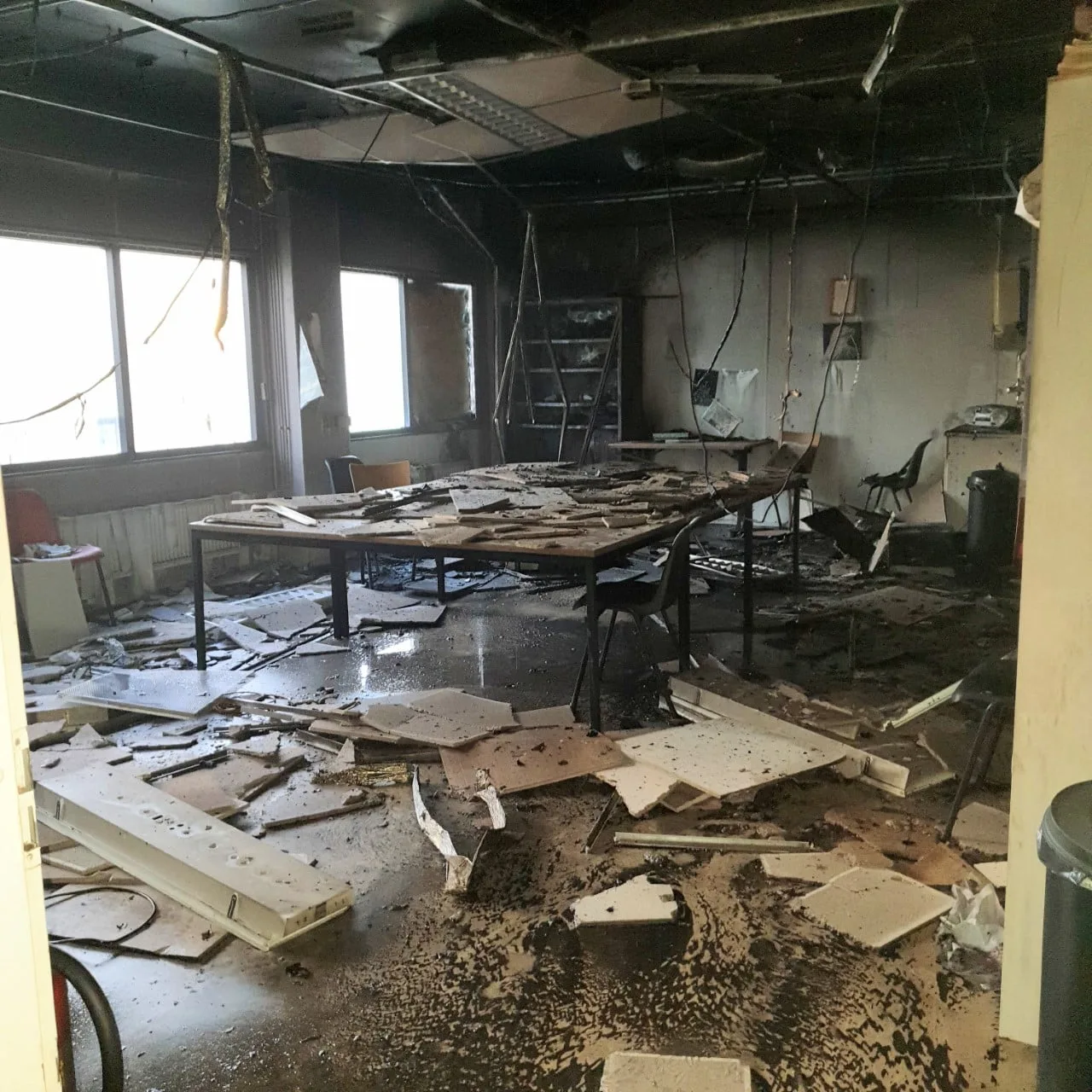 Veel verdriet om opzettelijk verwoest jeugdhonk in Roermond