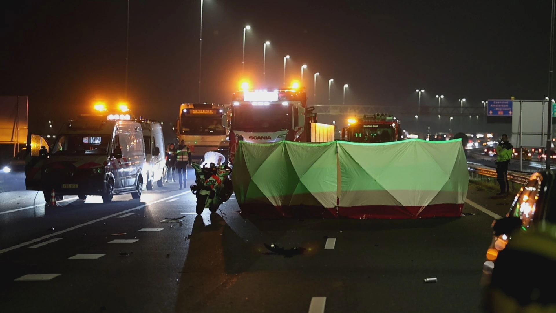 Motorrijder overleden door aanrijding met auto op A5 bij Lijnden