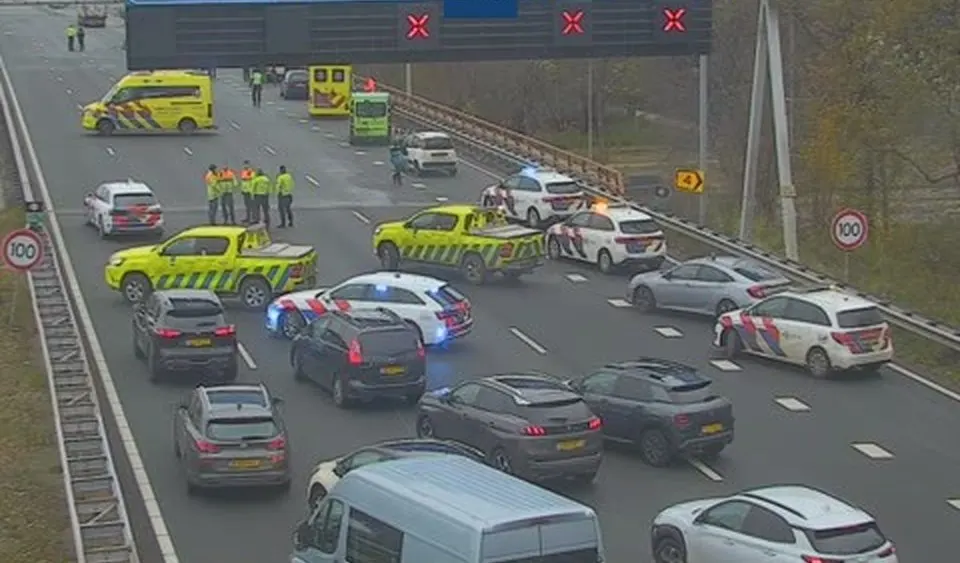 A10 weer vrij na ongeval met vrachtwagen