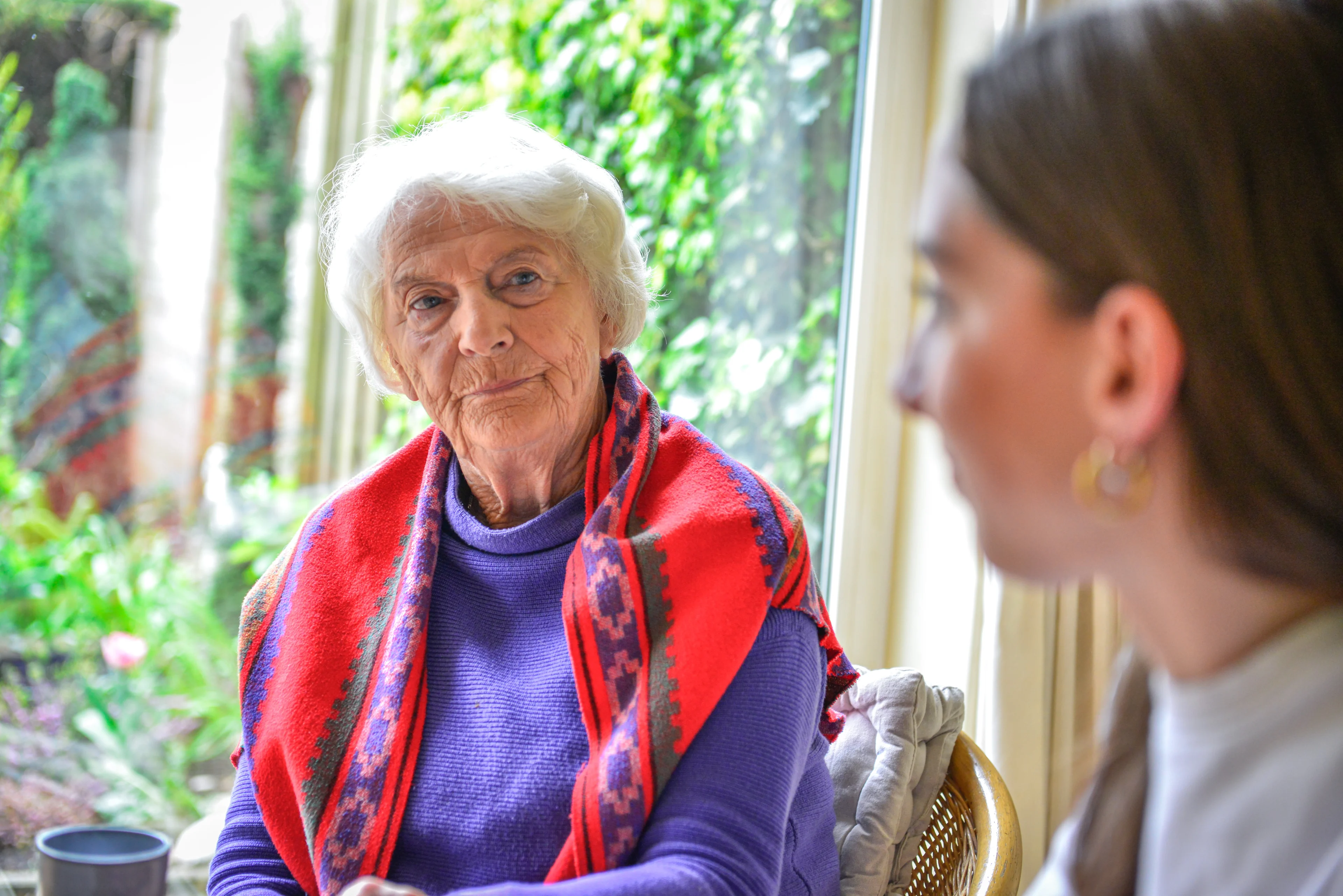 CBS: ouderen leven meer 'klimaatbewust' dan jongeren, vliegen ook een stuk minder