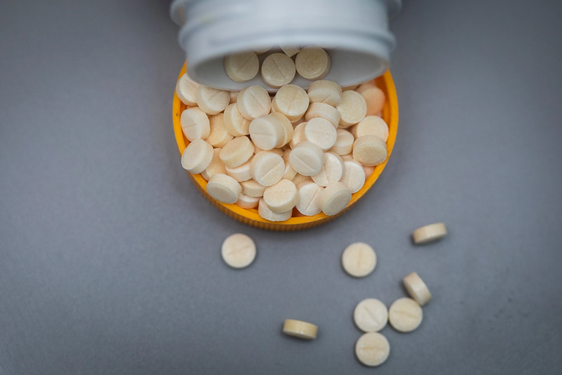 Verkoop vitamine D stijgt, maar helpt het nu écht tegen het coronavirus?