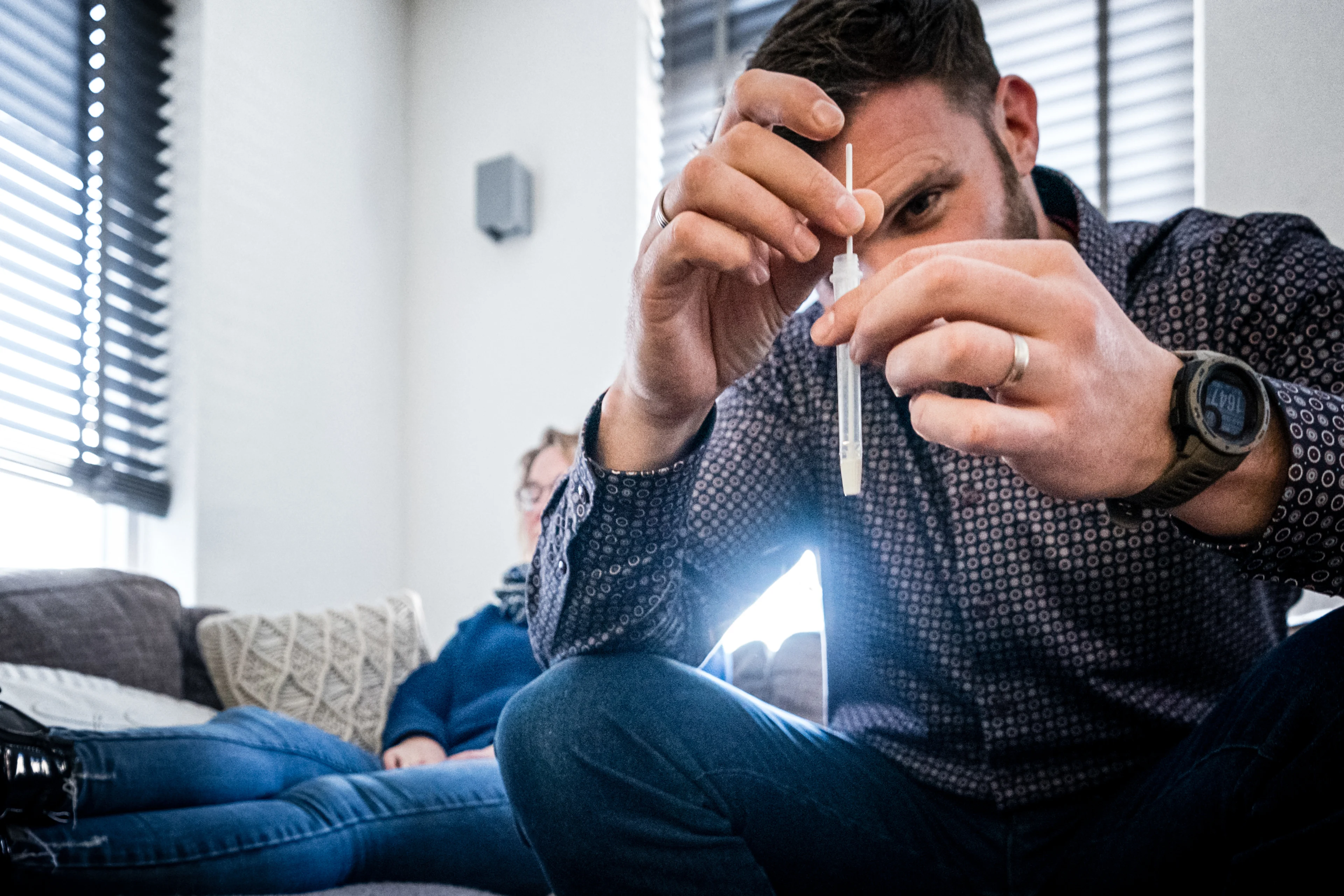 Een op drie Nederlanders wil coronazelftest gebruiken, prijs is struikelblok