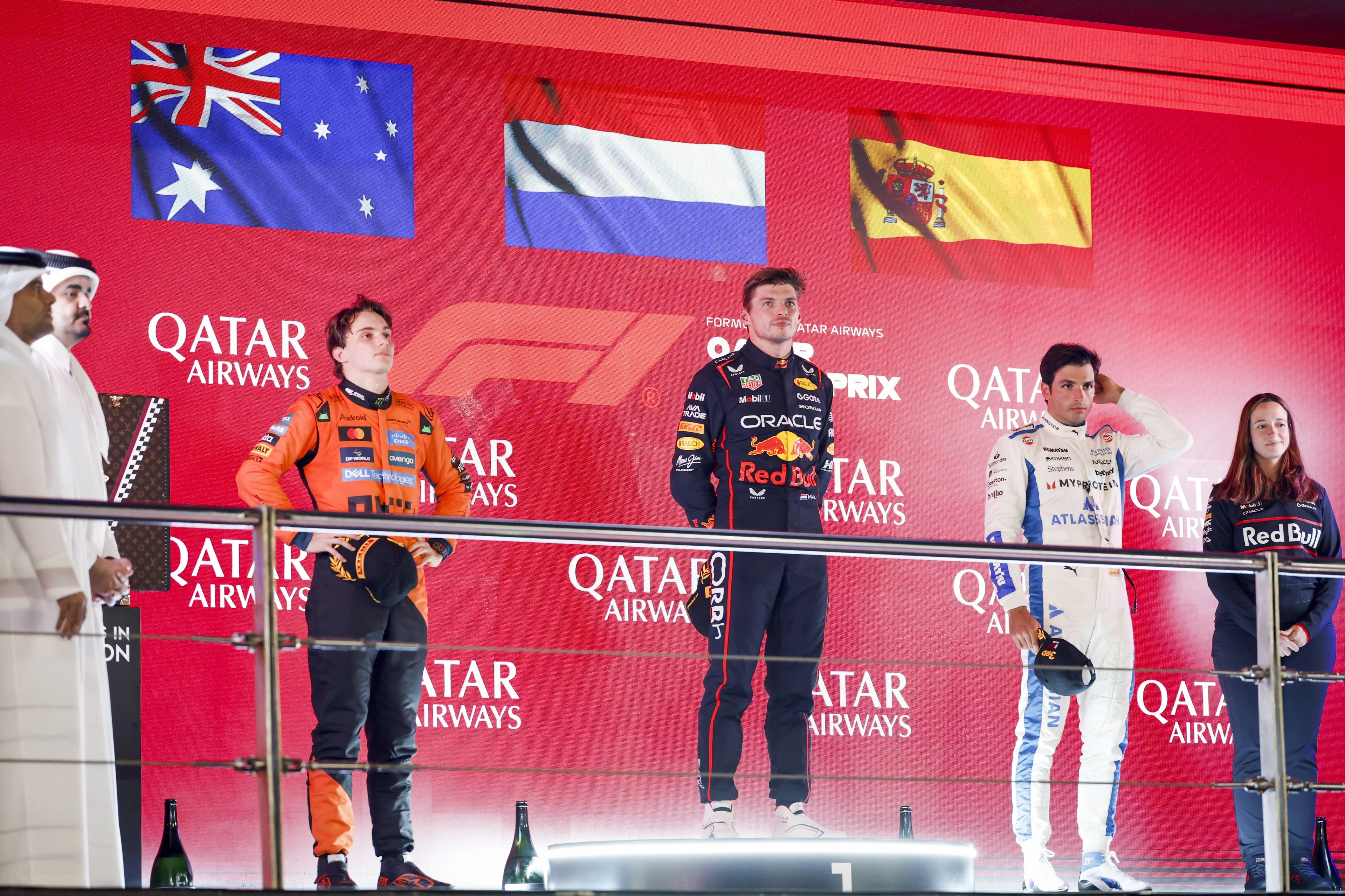 Cruciale overwinning Verstappen in Qatar, houdt kans op WK-titel