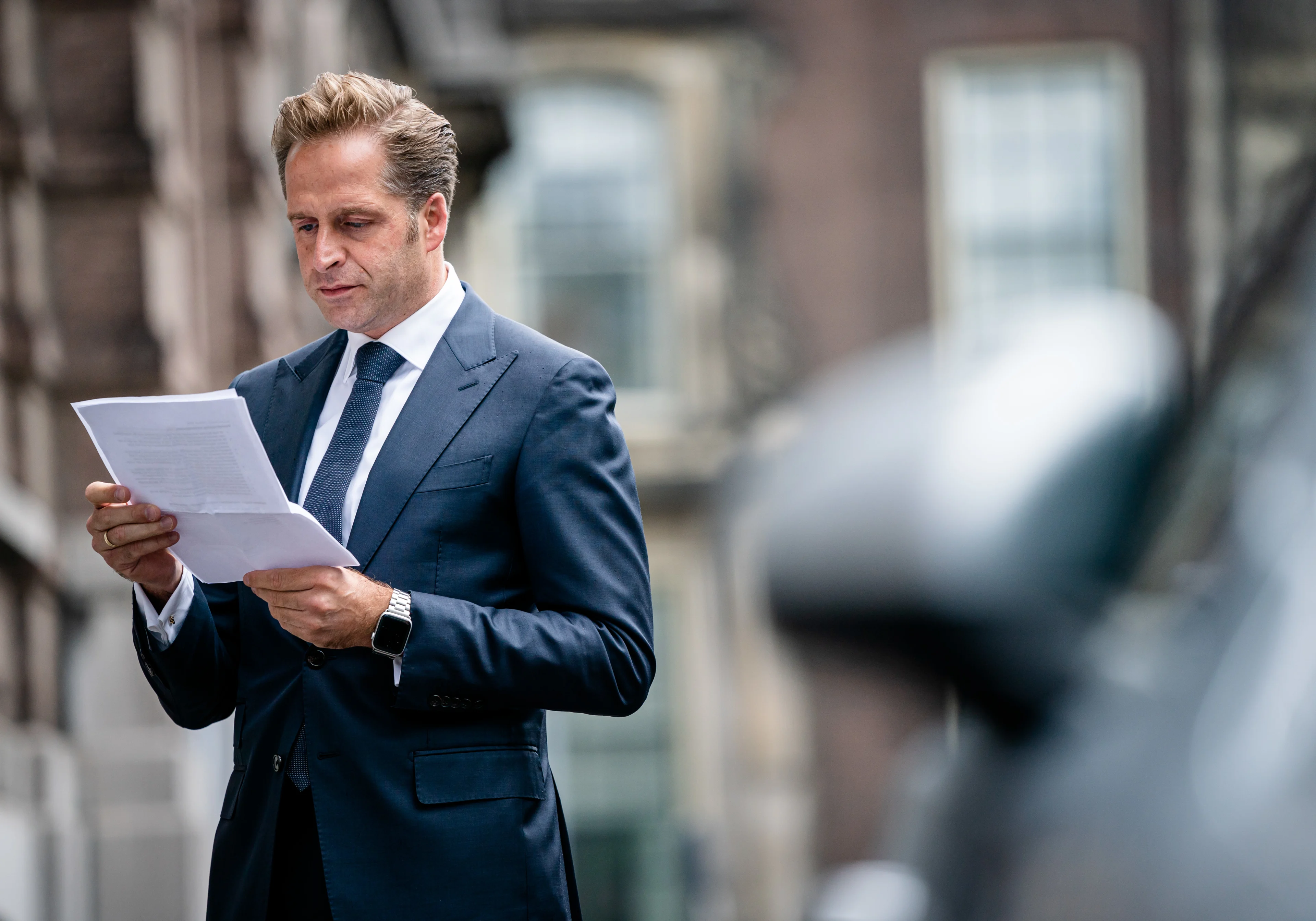 'Kabinet past coronanoodwet aan: geen controles op 1,5 meterregel in woningen'