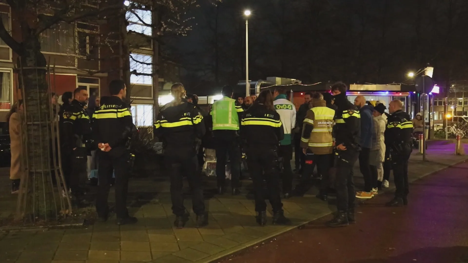 Brandweerhelden redden moeder en baby bij brand in Amsterdamse flat