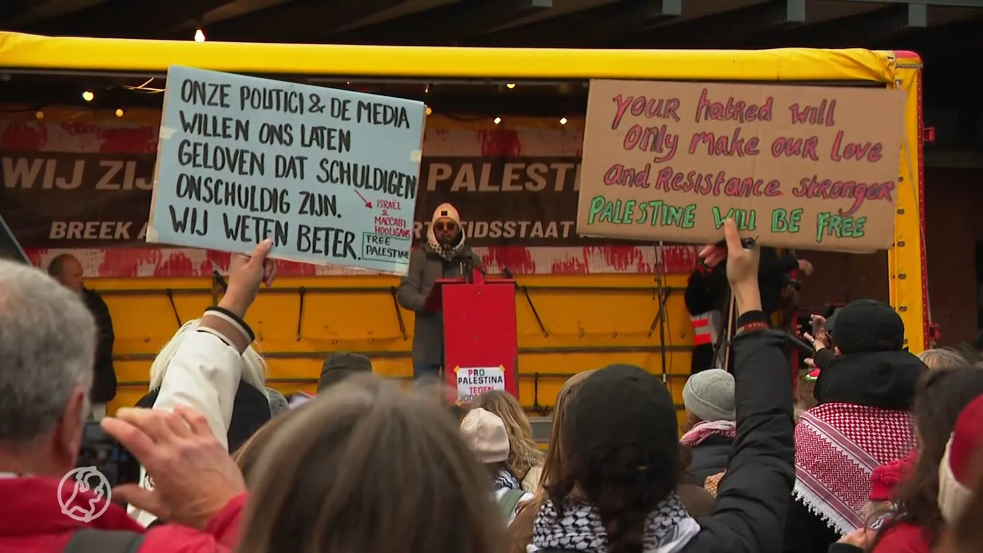 Honderden pro-Palestijnse actievoerders onderweg naar Museumplein tijdens solidariteitsmars