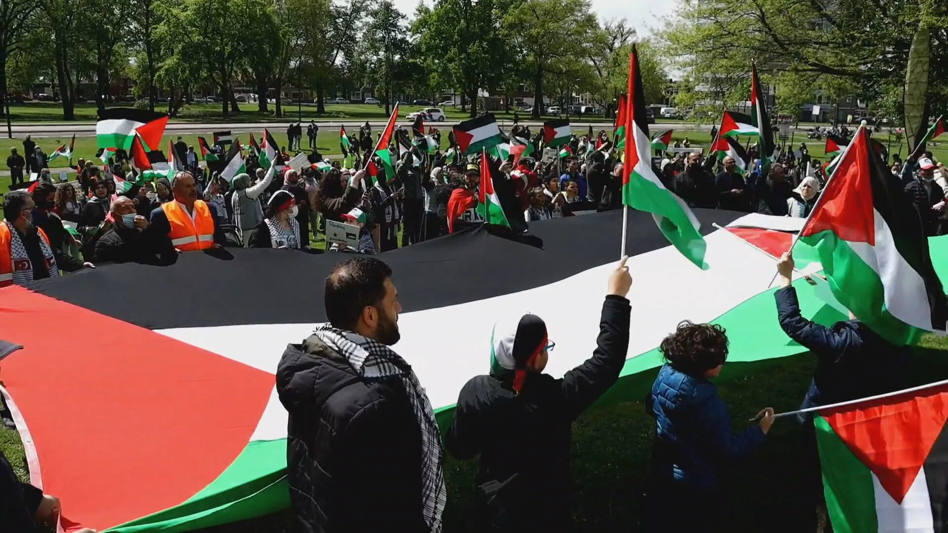Honderden mensen op verschillende plekken de straat op als steunbetuiging Palestina