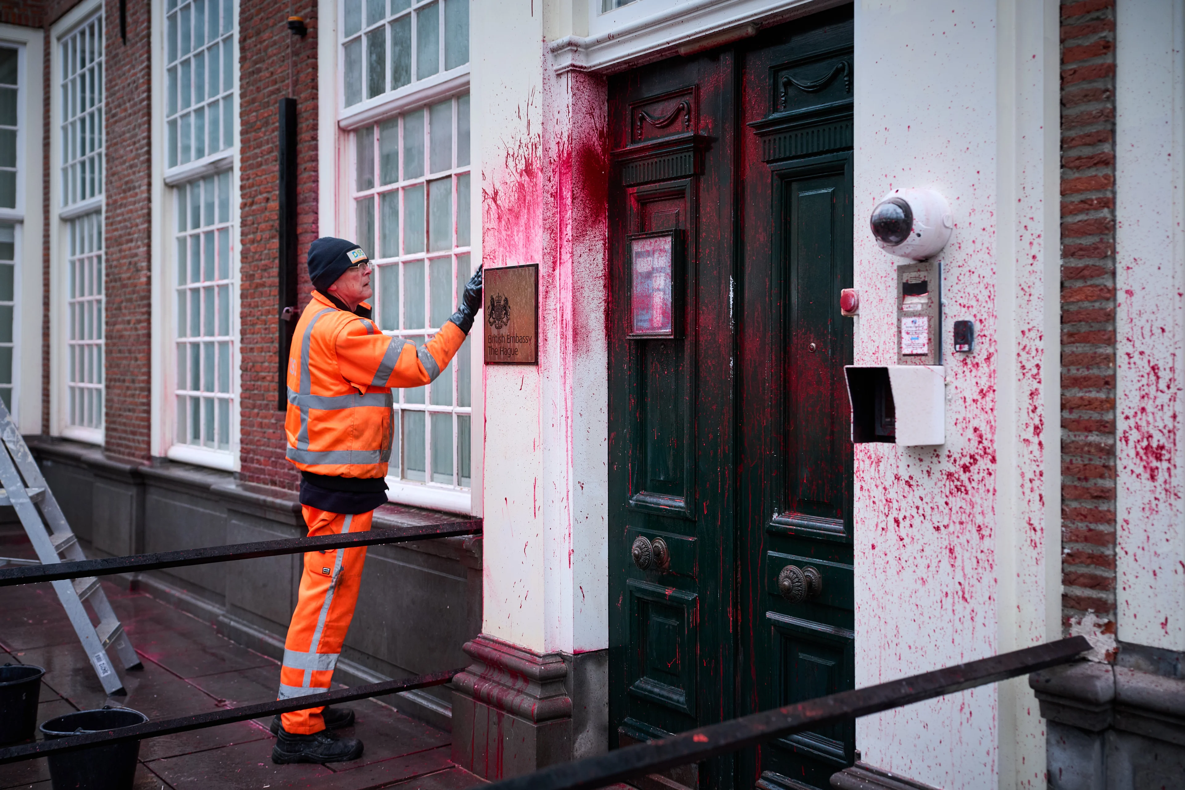 Vernielingen bij Britse ambassade wegens 'medeplichtigheid' in geweld Gaza