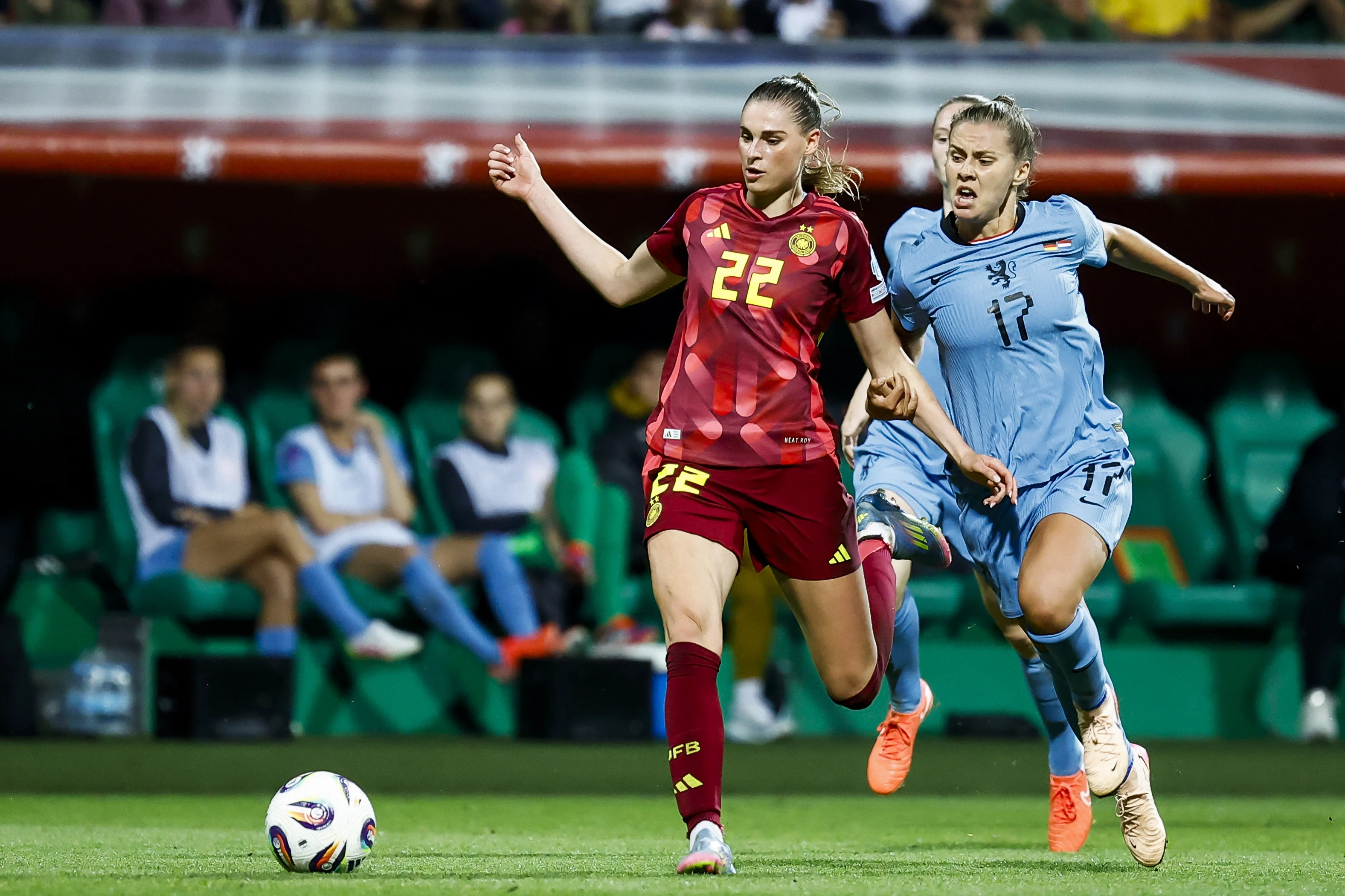 Oranje Leeuwinnen hard onderuit tegen Duitsland, geen kans meer op groepswinst