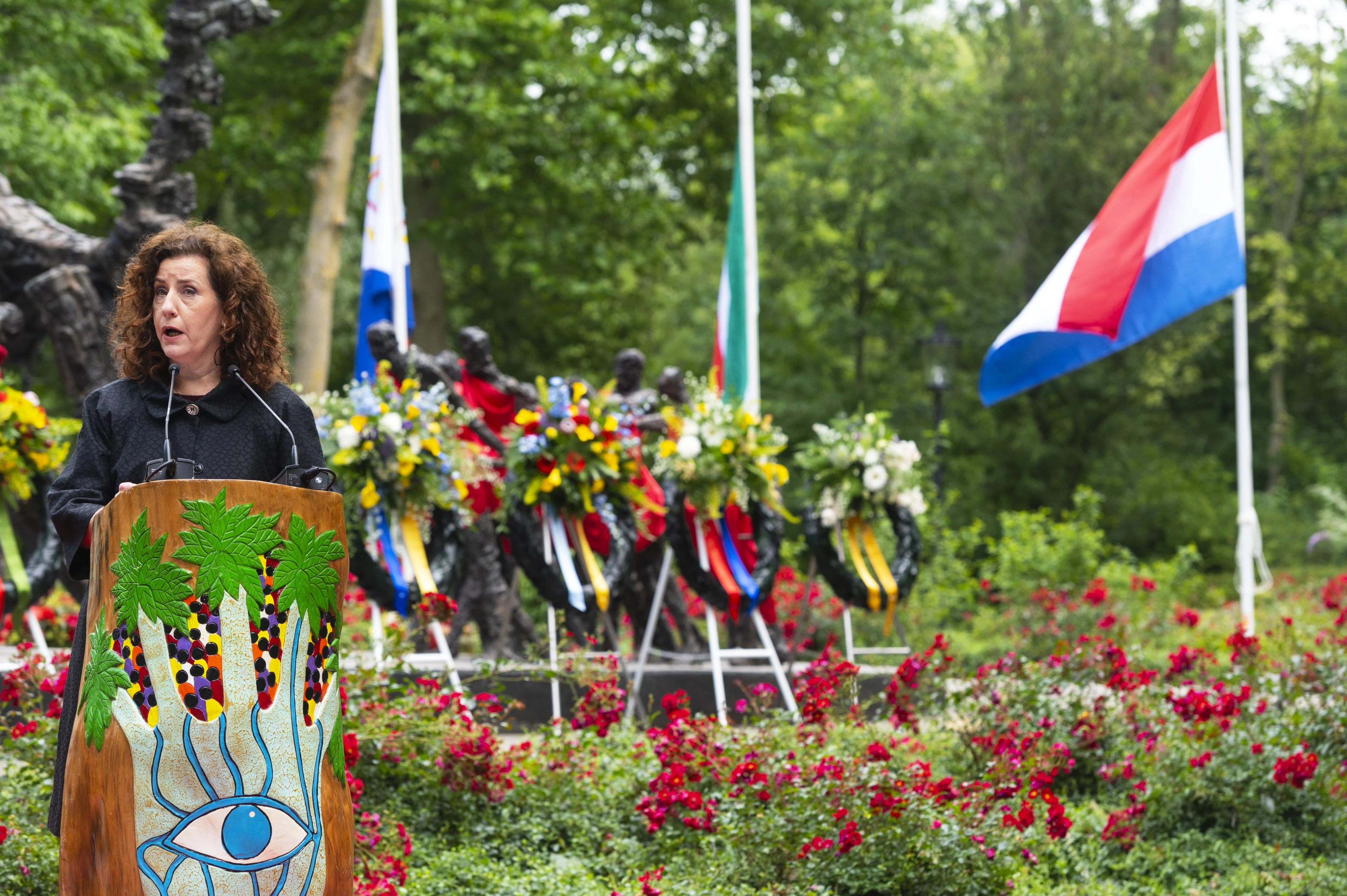 Onderwijsminister Van Engelshoven: 'Regering slaagt niet in gelijke behandeling'