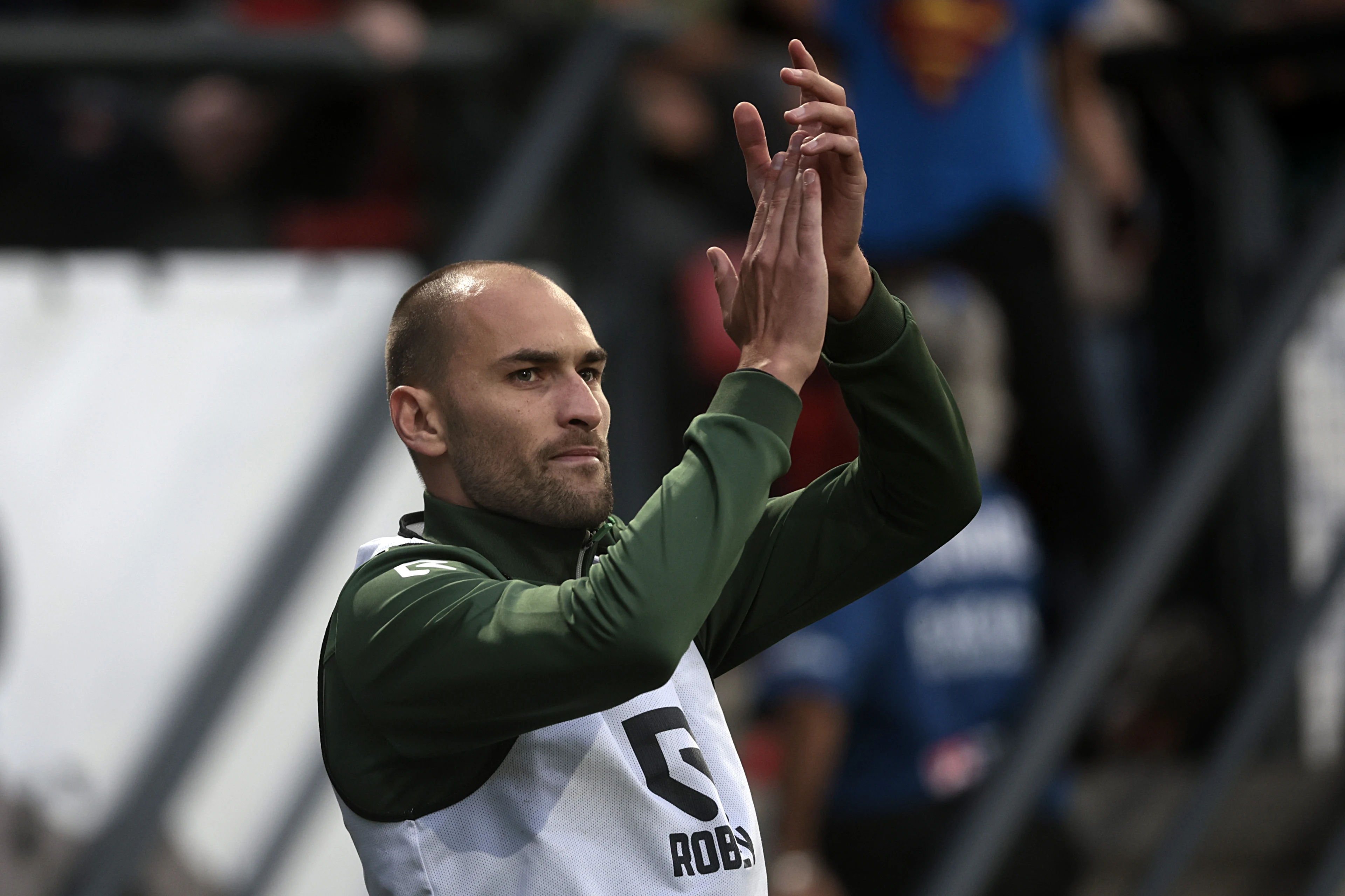 NEC'er Dost geraakt door alle steun: 'Bedankt voor medeleven'