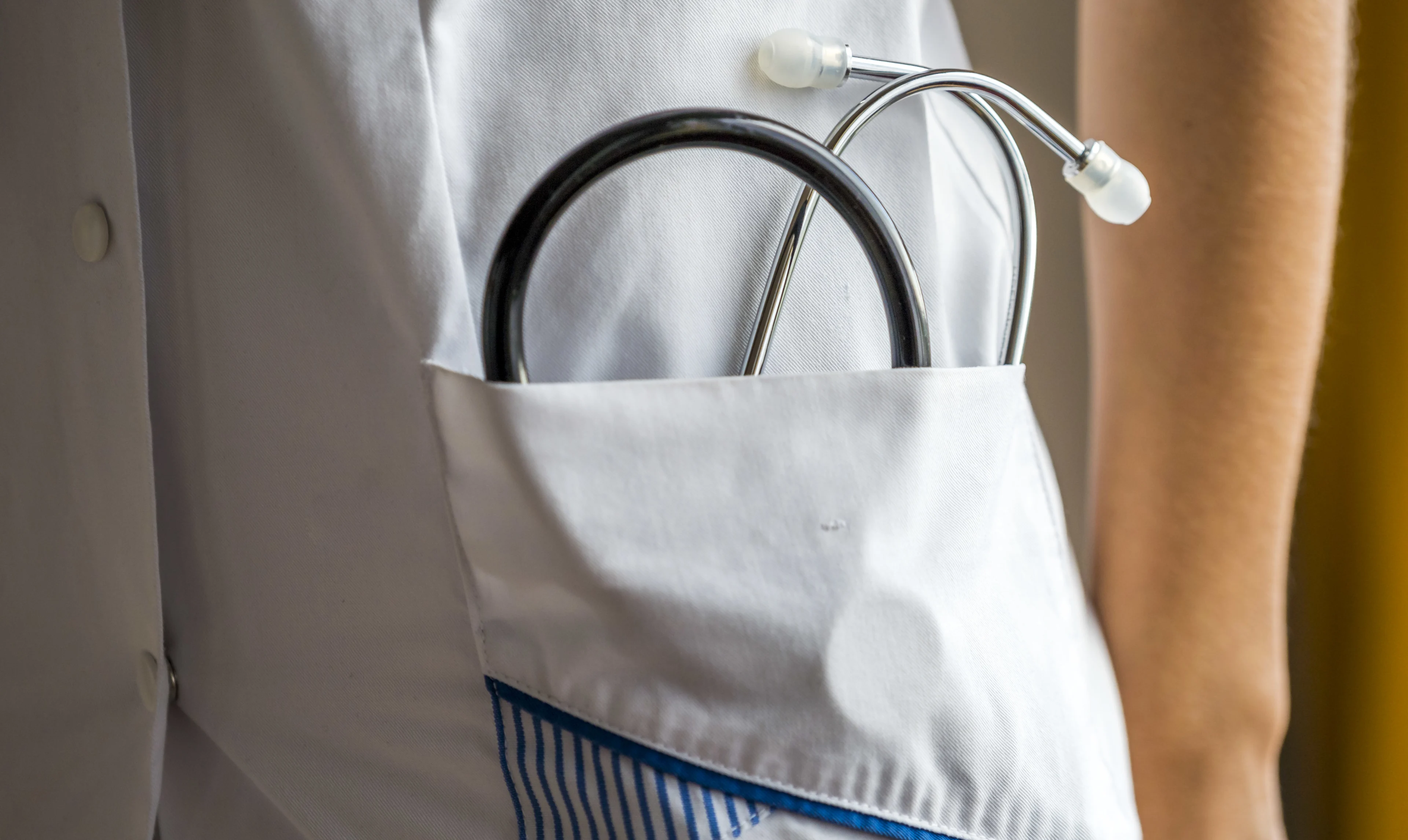 Verpleegkundige steelt 15.000 euro van terminale patiënt en raakt bevoegdheid kwijt