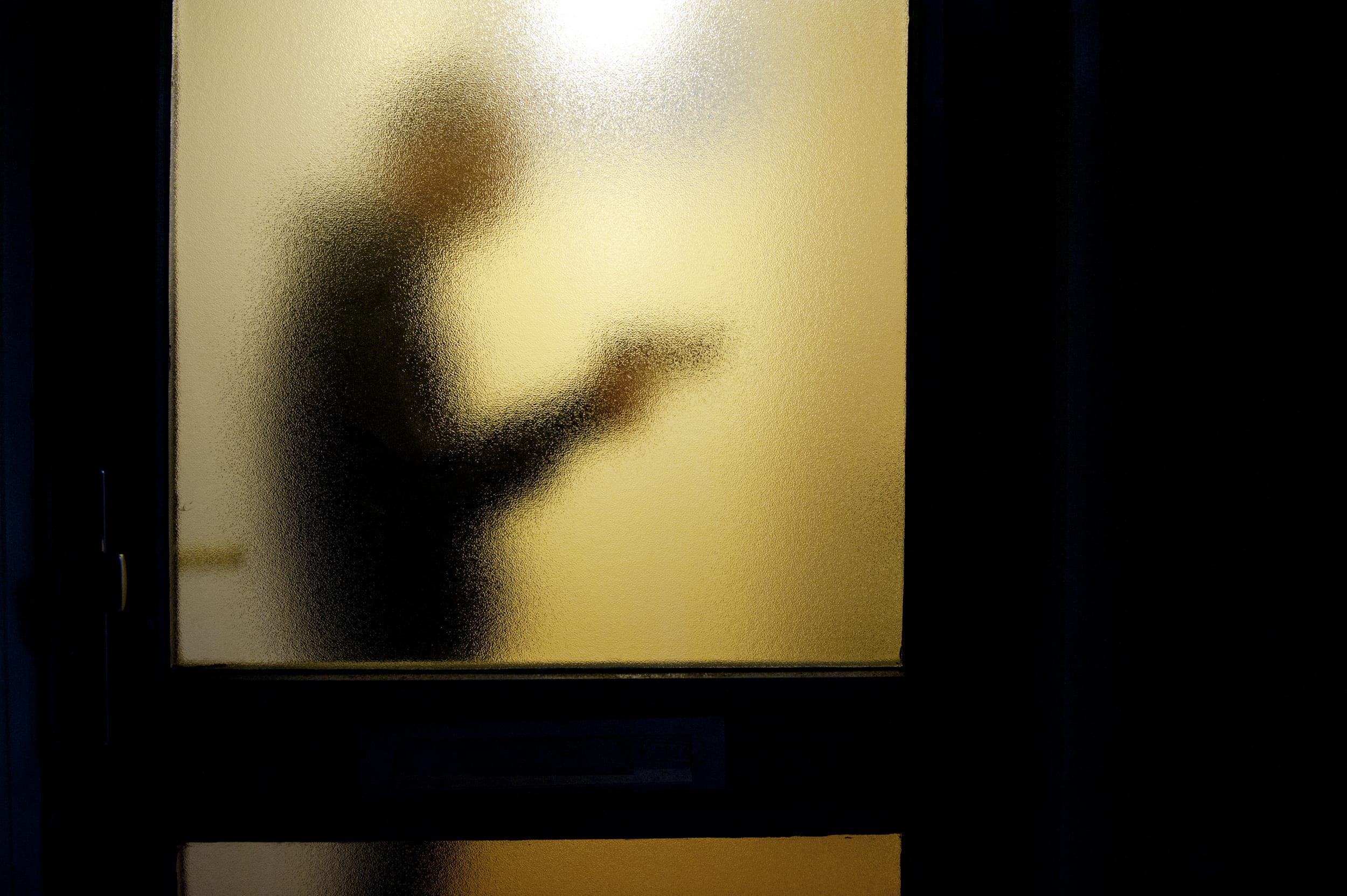 Hoogbejaarde man (93) in woning overvallen door twee 'forse vrouwen'