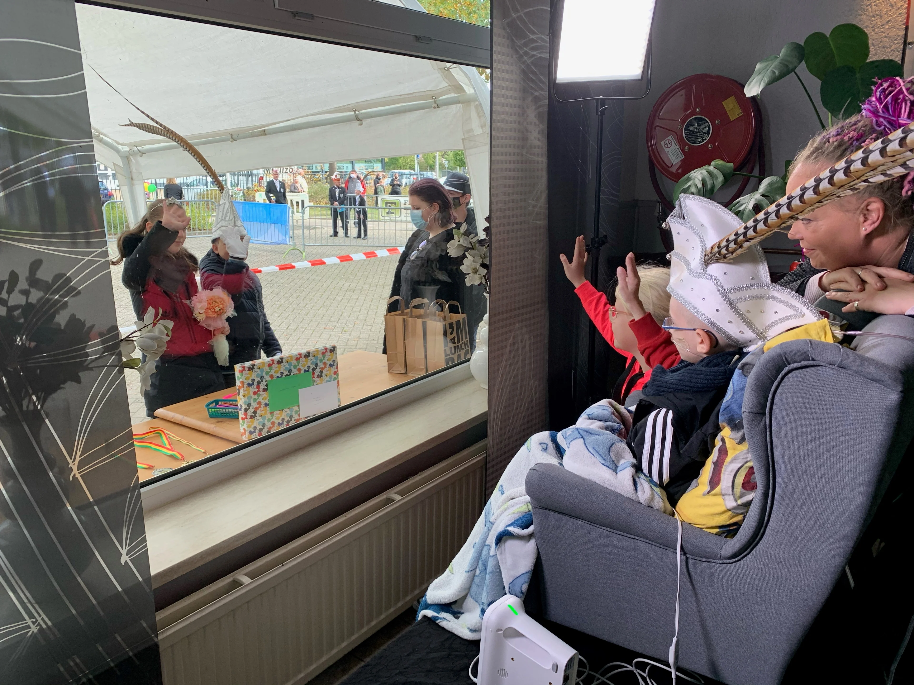 Familie en vrienden organiseren eigen carnavalsoptocht voor ernstig zieke Kyan (12)