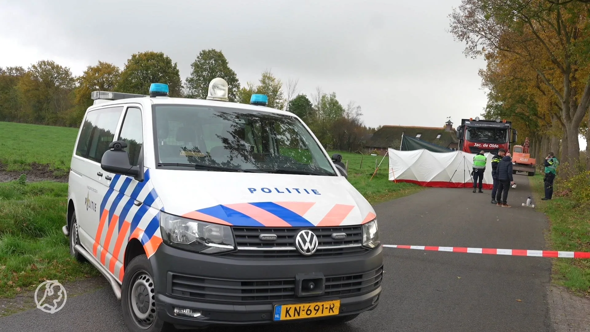 Fietser (72) overleden na botsing met vrachtwagen in Sint Jansklooster