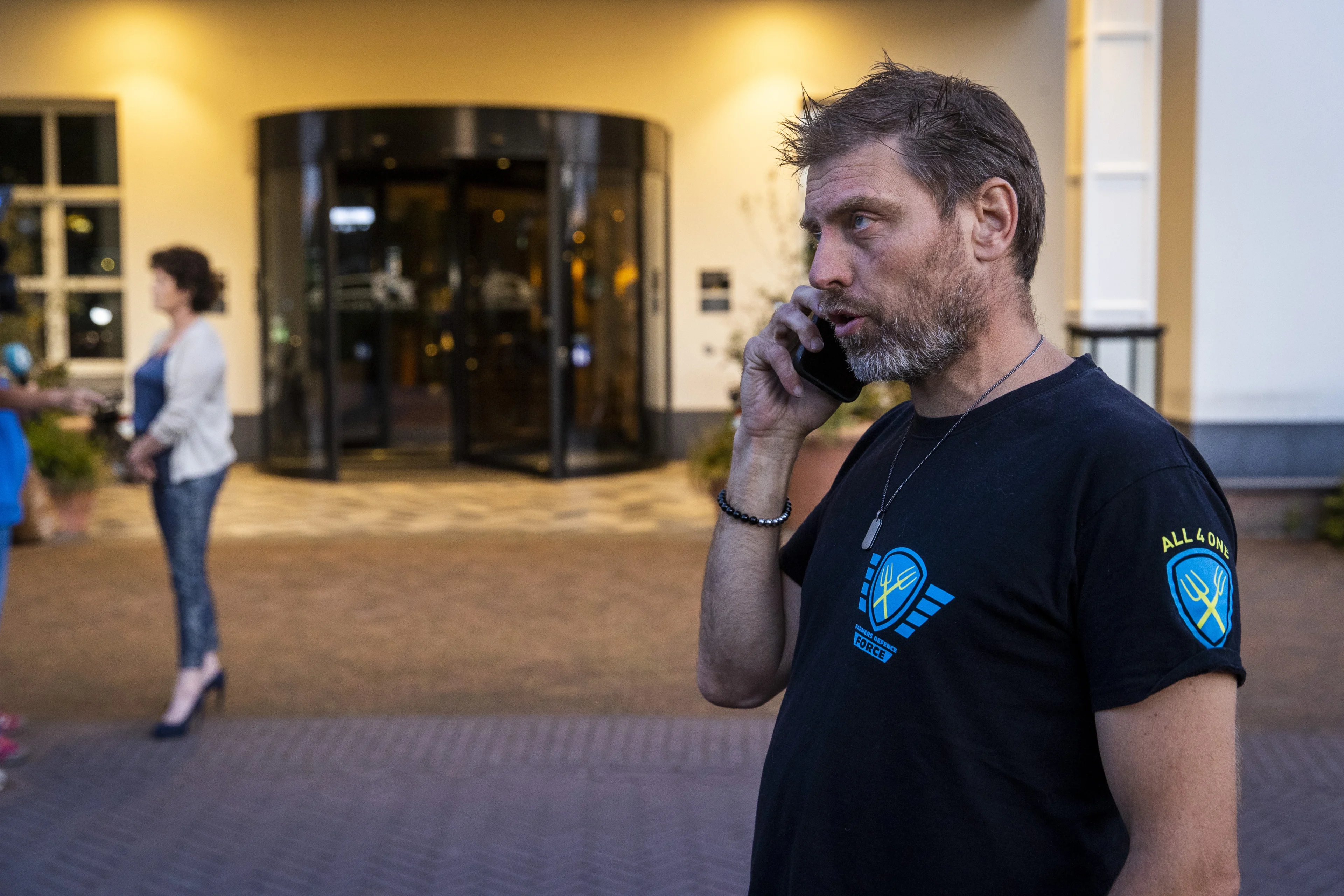 Politici woest om openbaar delen telefoonnummers Kamerleden: 'Knettergek!'