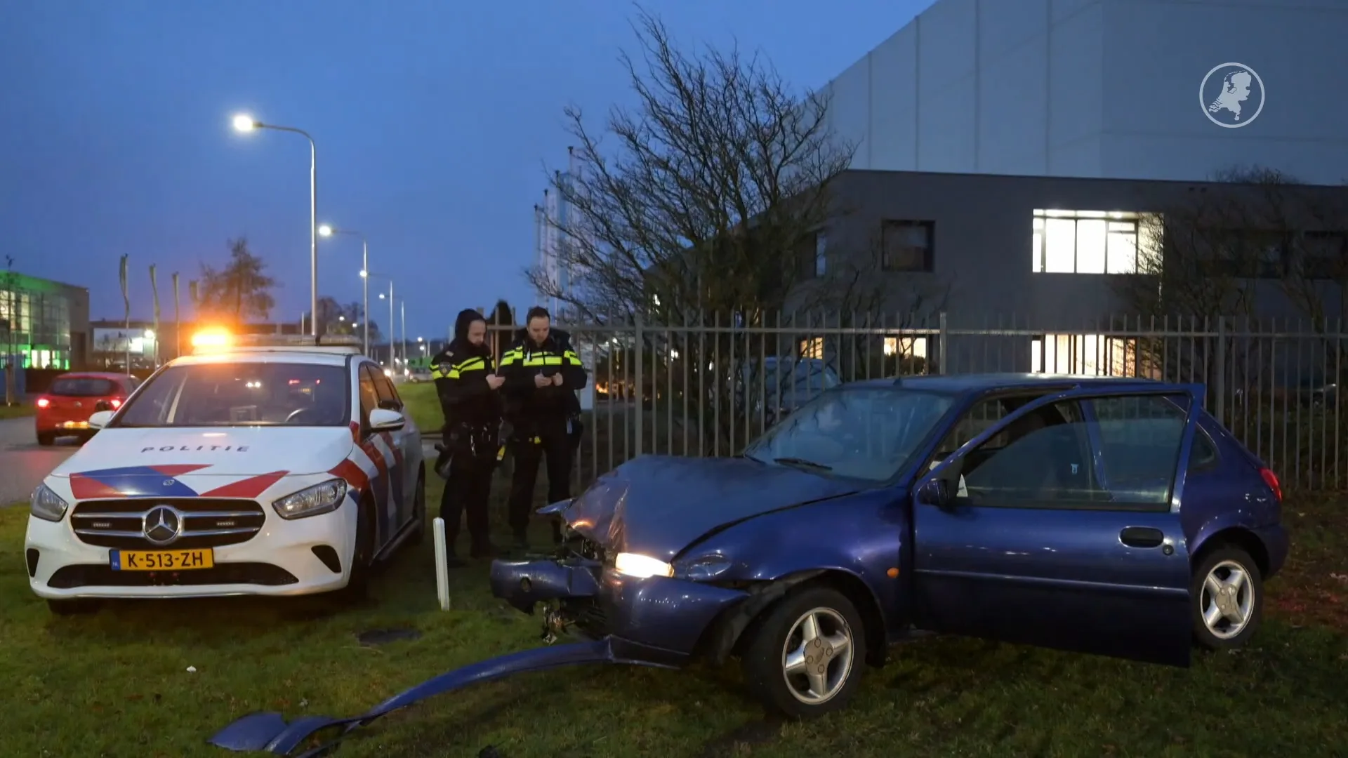 Pakjesavond met een twist: Pieten botsen in gestolen auto