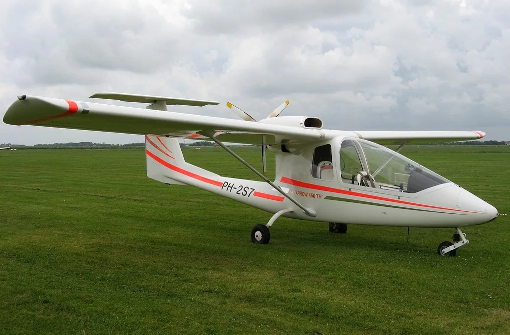 Piloot Christiaan 'schrijft' creatieve kerstboodschap in de lucht