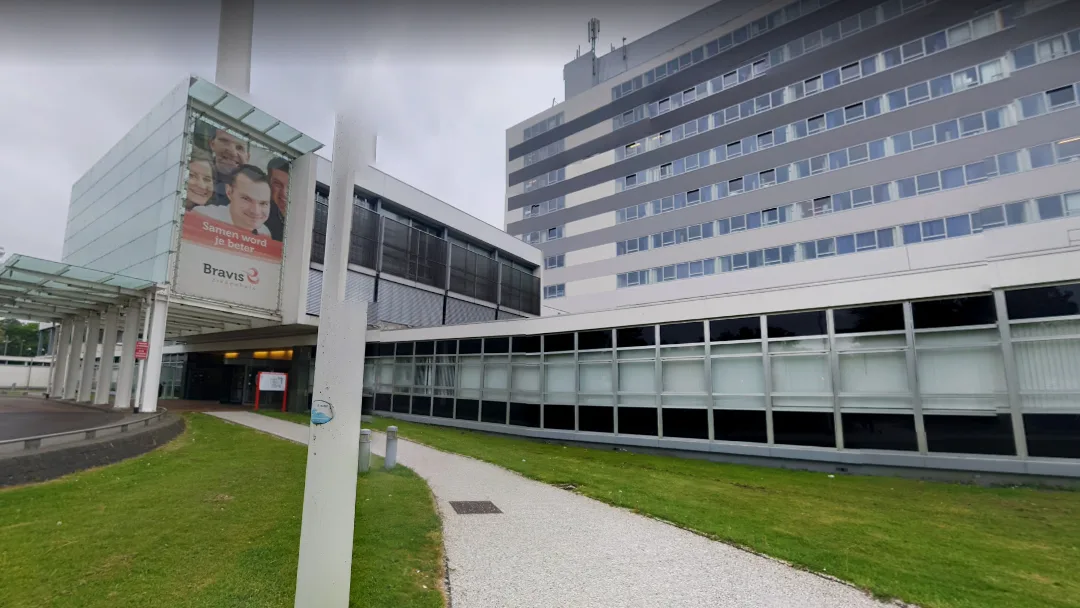 Vrouw (21) flipt tijdens behandeling in ziekenhuis en mishandelt beveiligster