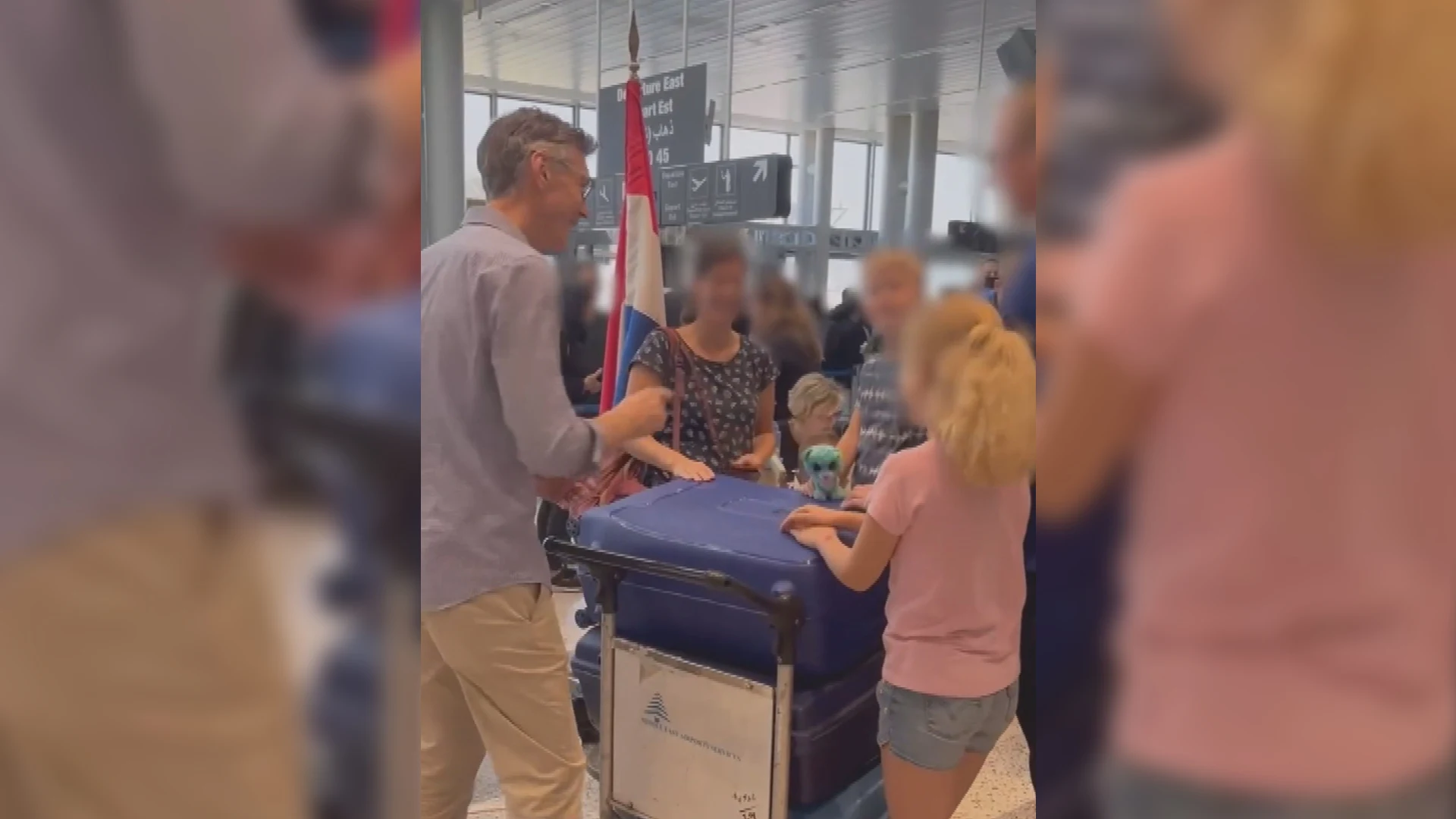 Eerste vliegtuig met Nederlanders uit Libanon geland in Eindhoven