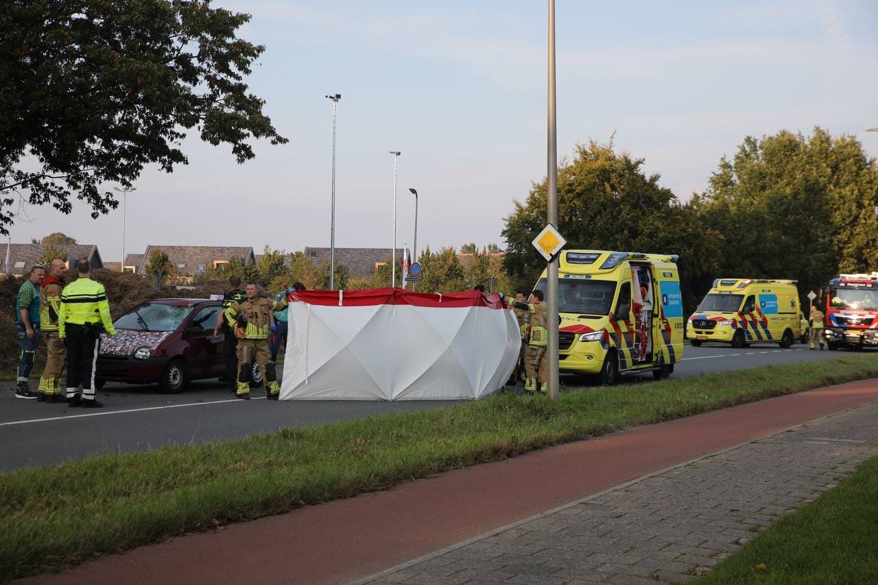 Voetganger (81) overleden na aanrijding met auto in Deventer
