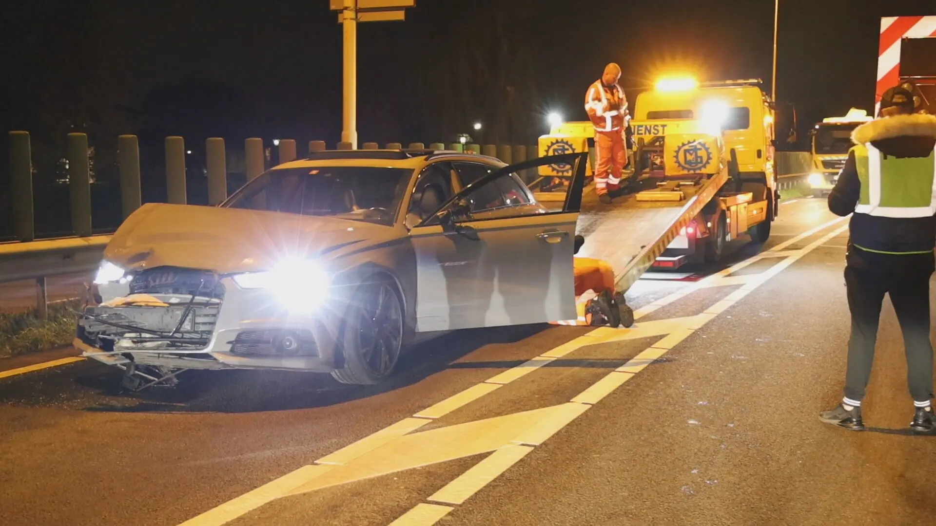 Bestuurder ramt voorganger op N209, vlucht te voet