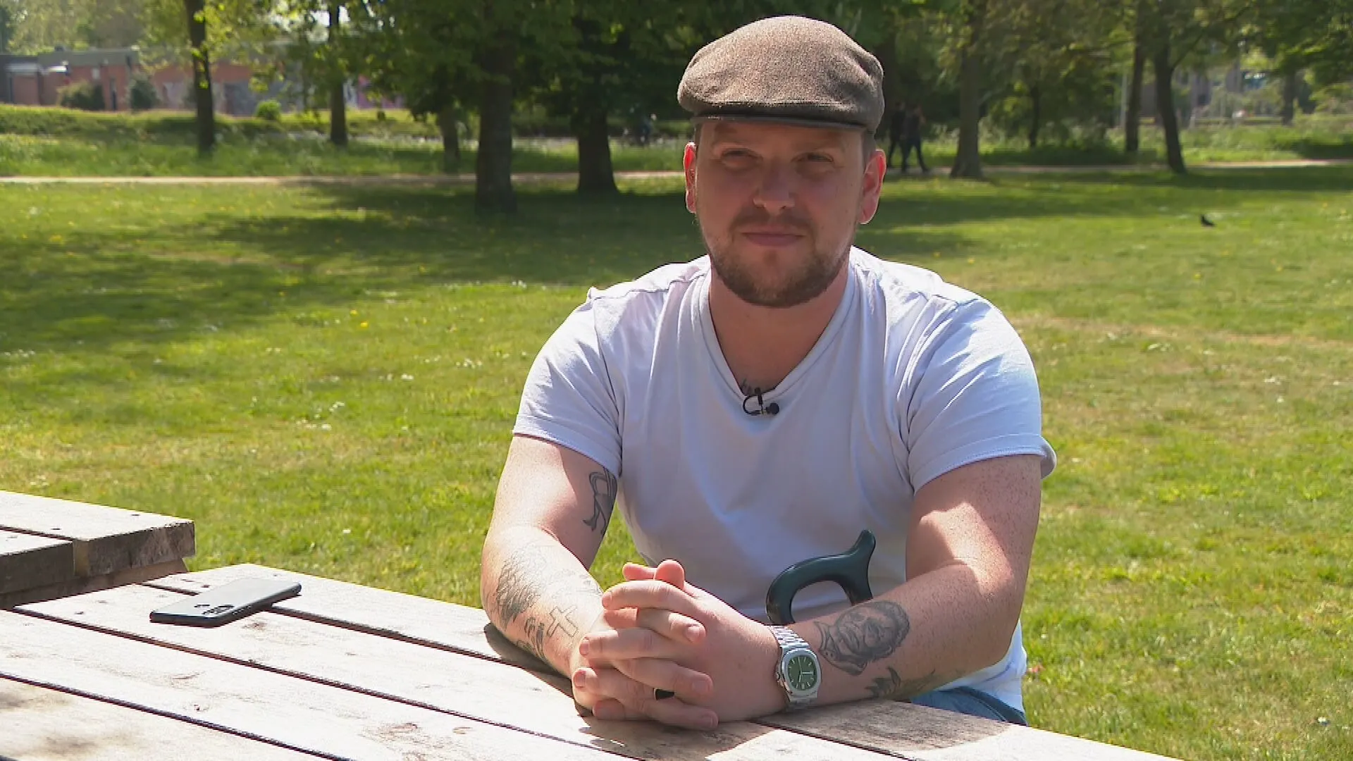 Koen (32) wacht al anderhalf jaar op operatie: 'Ik zit op het randje van doordraaien'