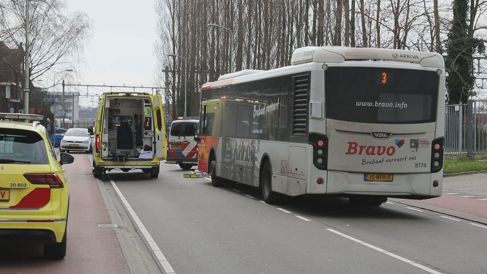 Scootmobielrijder aangereden door bus, slachtoffer gewond naar ziekenhuis